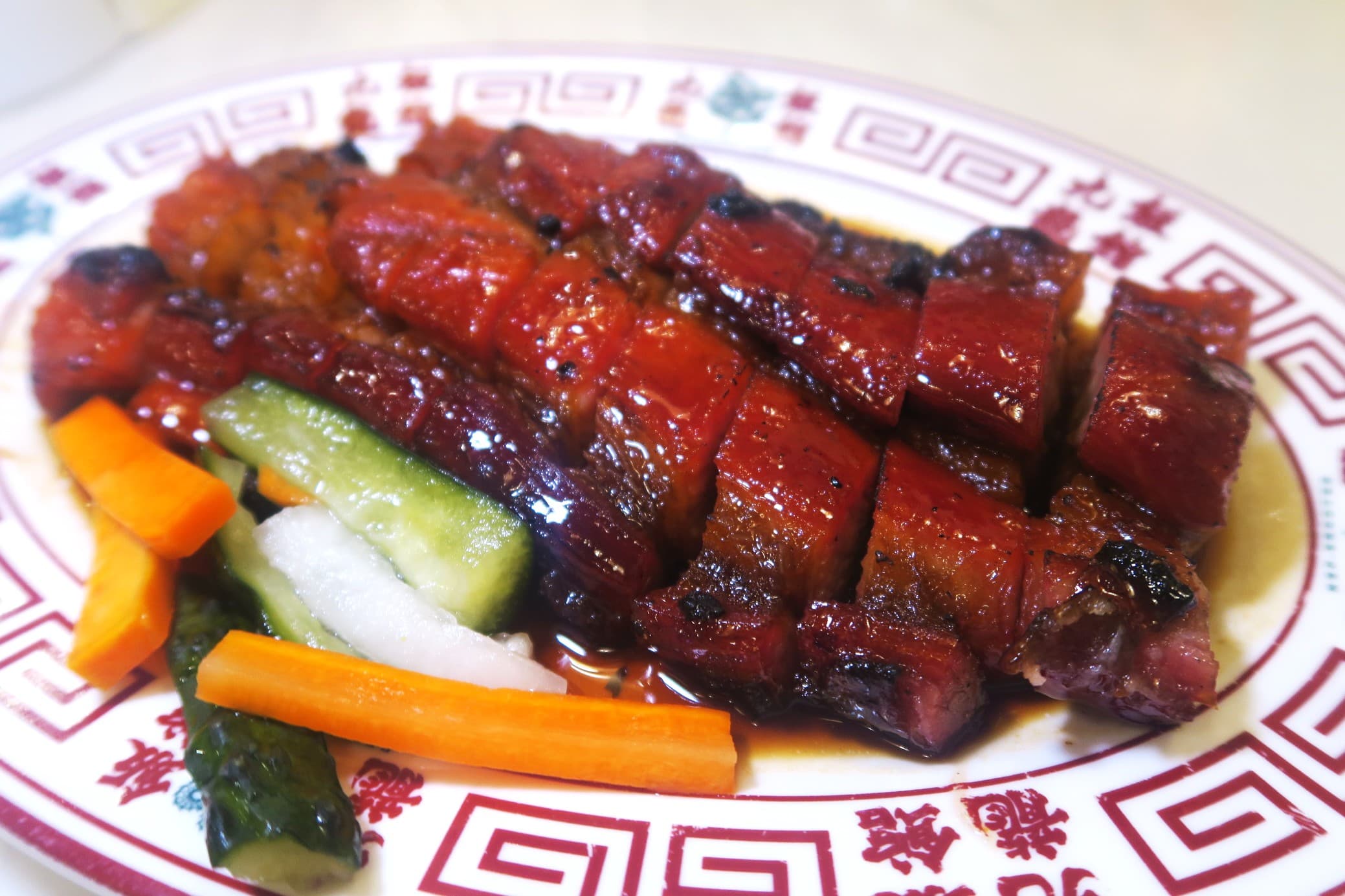 精選梅頭肉製作的叉燒,肥瘦比例恰到好處。(港幣118元/5塊,約NT$478)