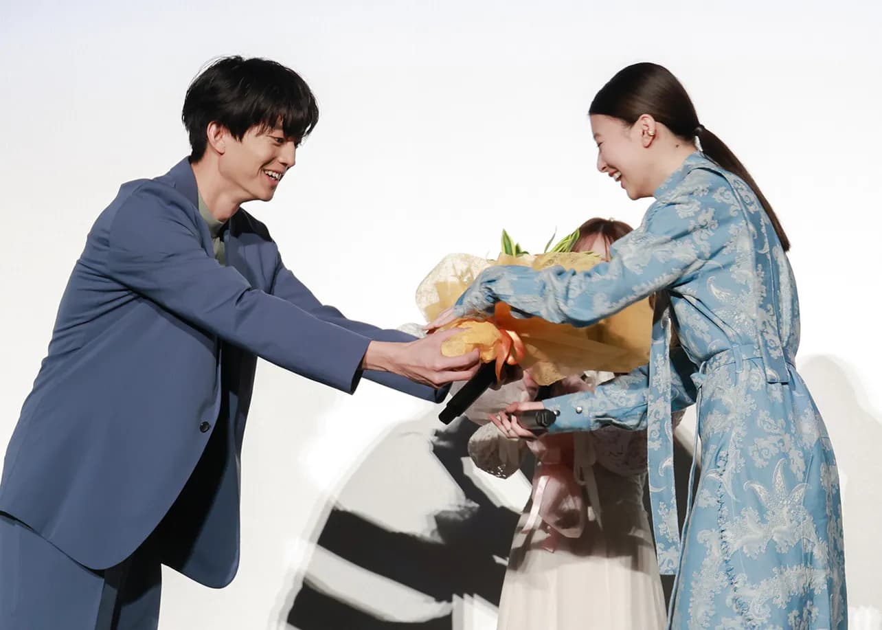 伊藤健太郎、出口夏希曾經合演《在那開滿花的山丘,我想見到妳。》。(翻攝網路)