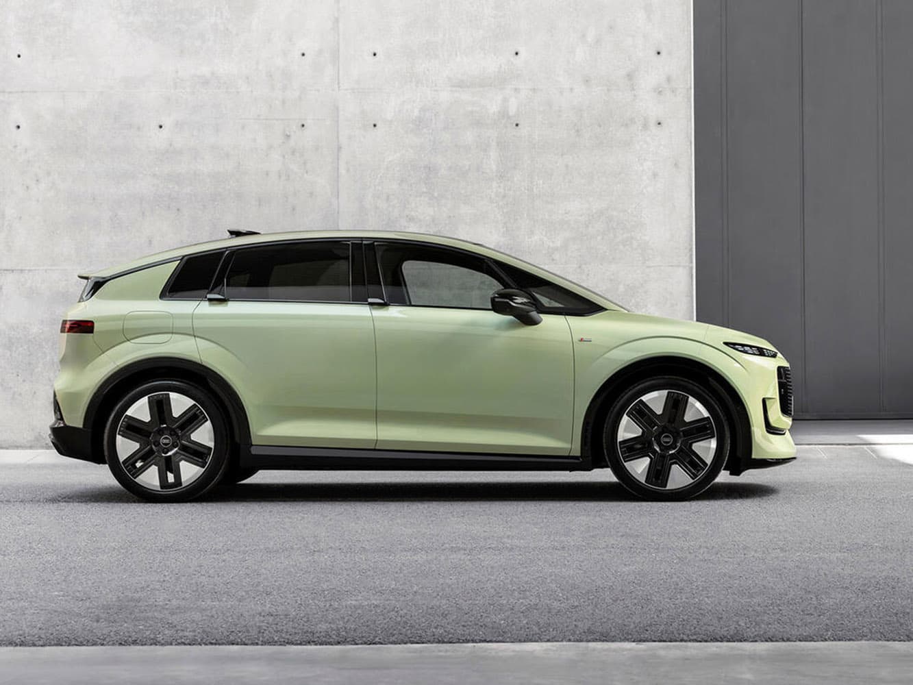 全新 A2 E-tron 車長約 4.3 公尺,並擁有 2770mm 軸距,整體尺寸明顯大於初期的第一代 A2。