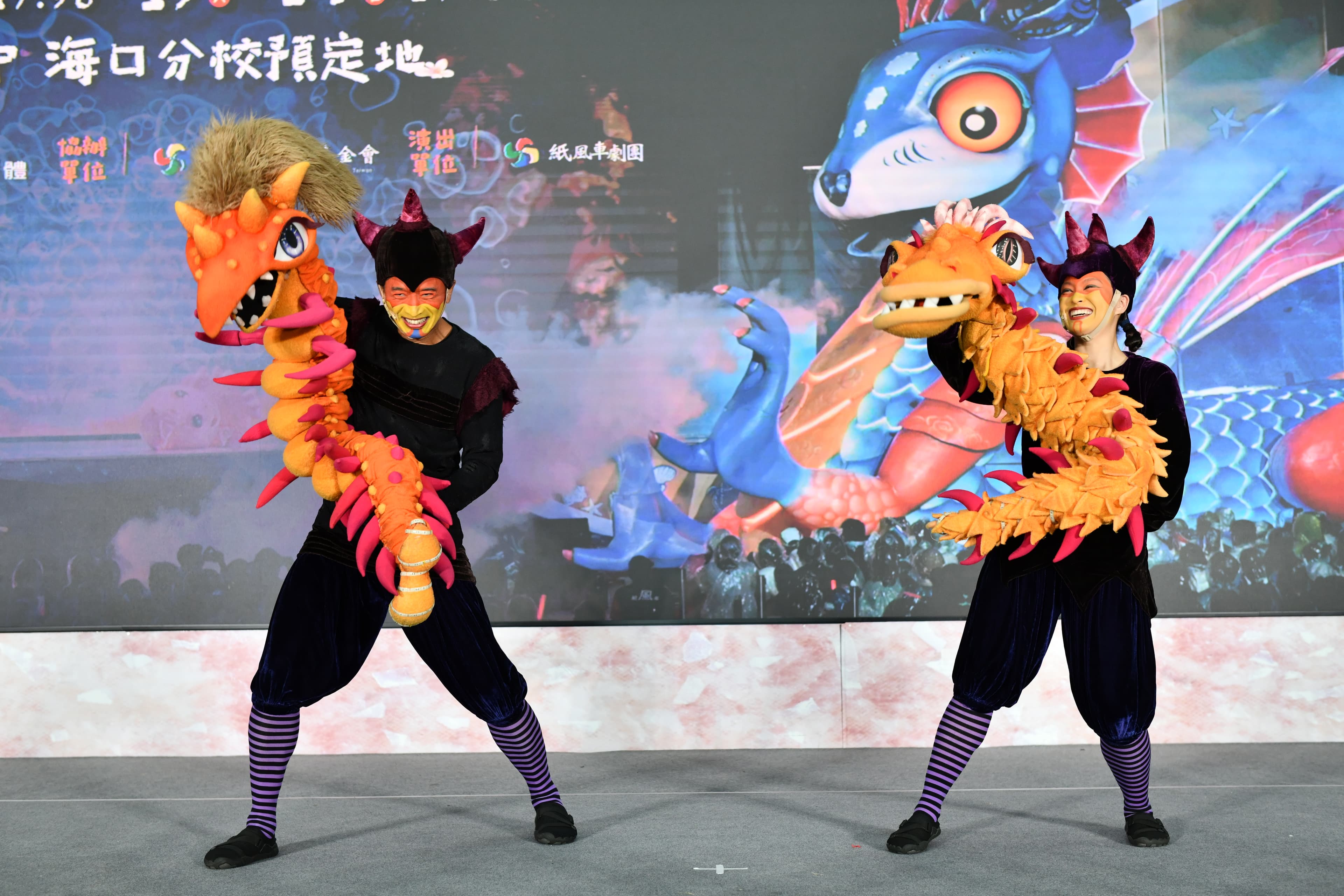 《燈怪》即將於前進苗栗,今(2日)舉辦記者會帶來逗趣表演。(紙風車劇團提供)