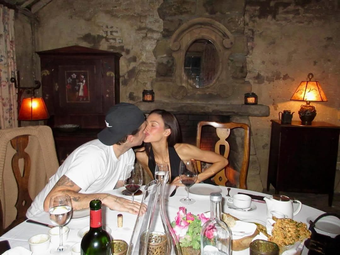 布魯克林夫妻曬恩愛,儼然不受家庭爭議影響。(翻攝brooklynpeltzbeckham IG)