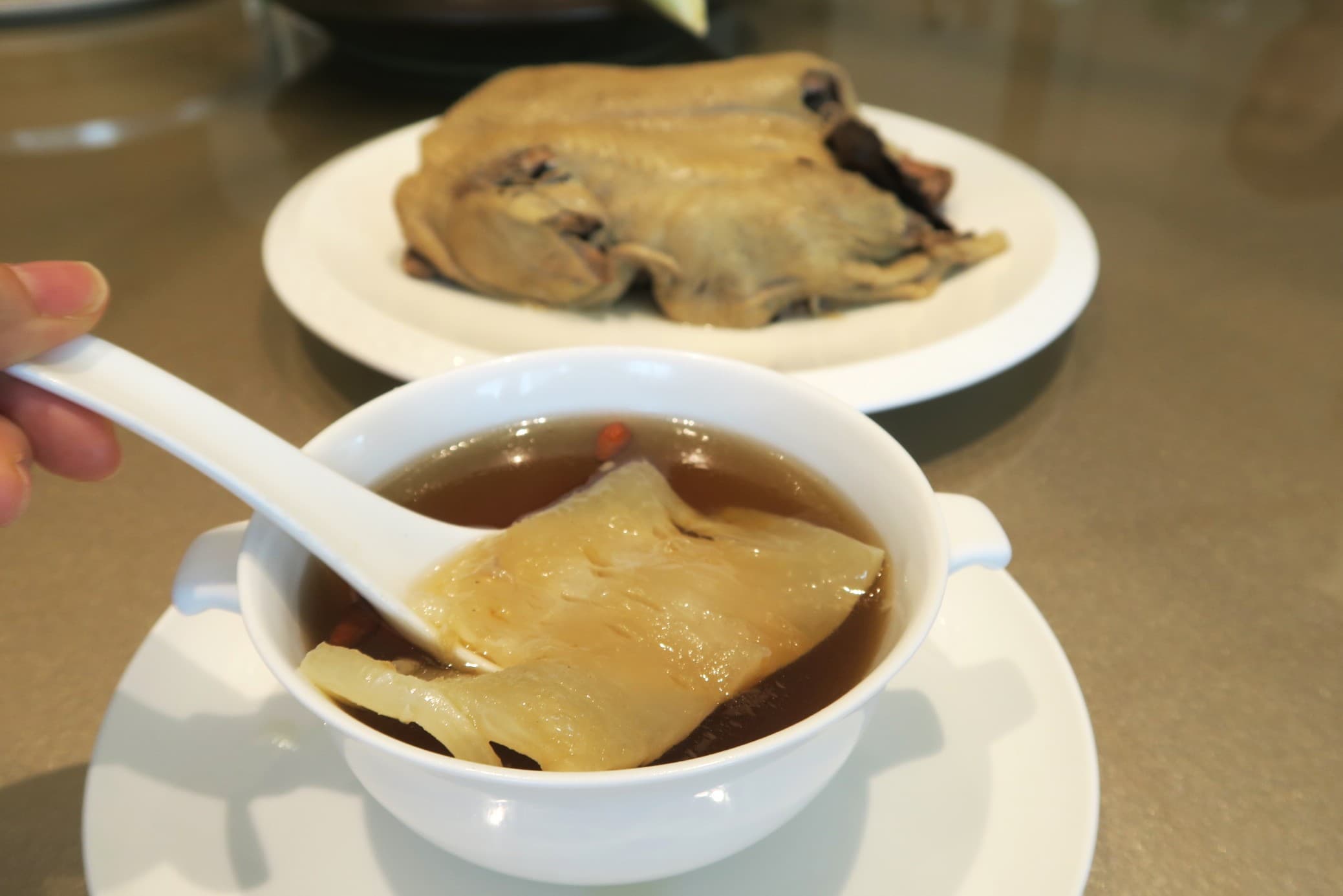 用了整隻鴨去煲的鴨湯,有陳皮的甘香與花膠的黏稠。