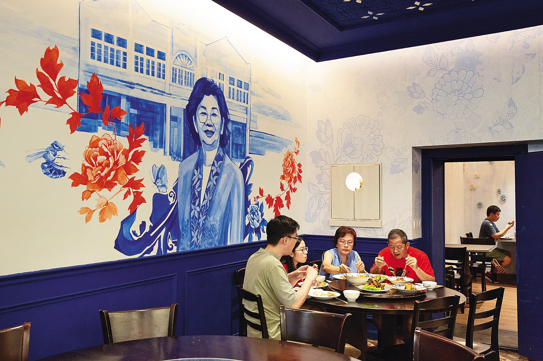 「Auntie Gaik Lean's Old School Eatery」是檳城唯一以娘惹菜獲得米其林一星肯定的餐廳,店內壁畫以主廚 Gaik Lean 形象繪製。