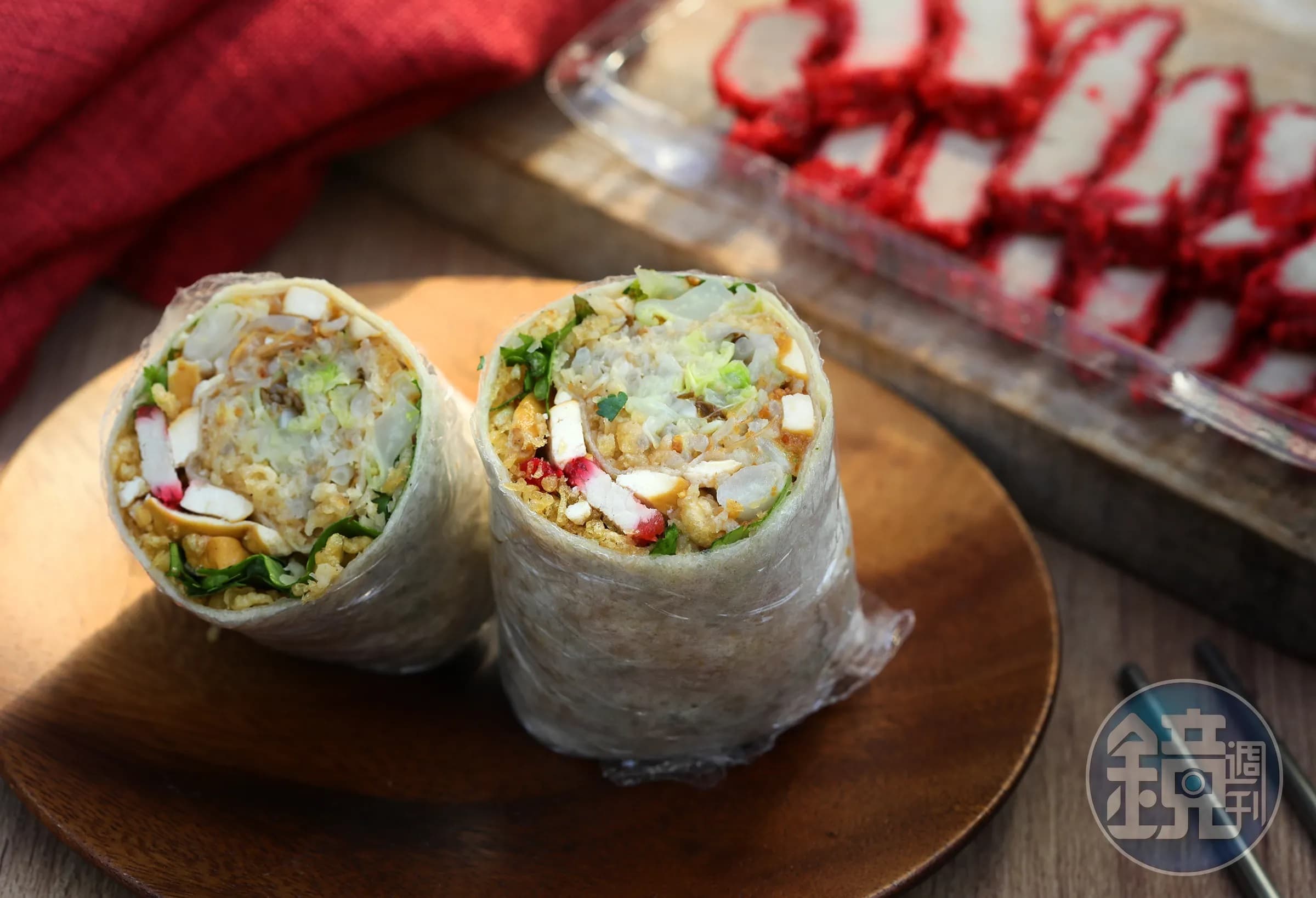 春天是草木萌芽破土而出的日子,所以用春天的菜蔬炒成合菜,用薄餅卷而食之,人稱「咬春」。(圖為台北東門市場的惠Q潤餅)