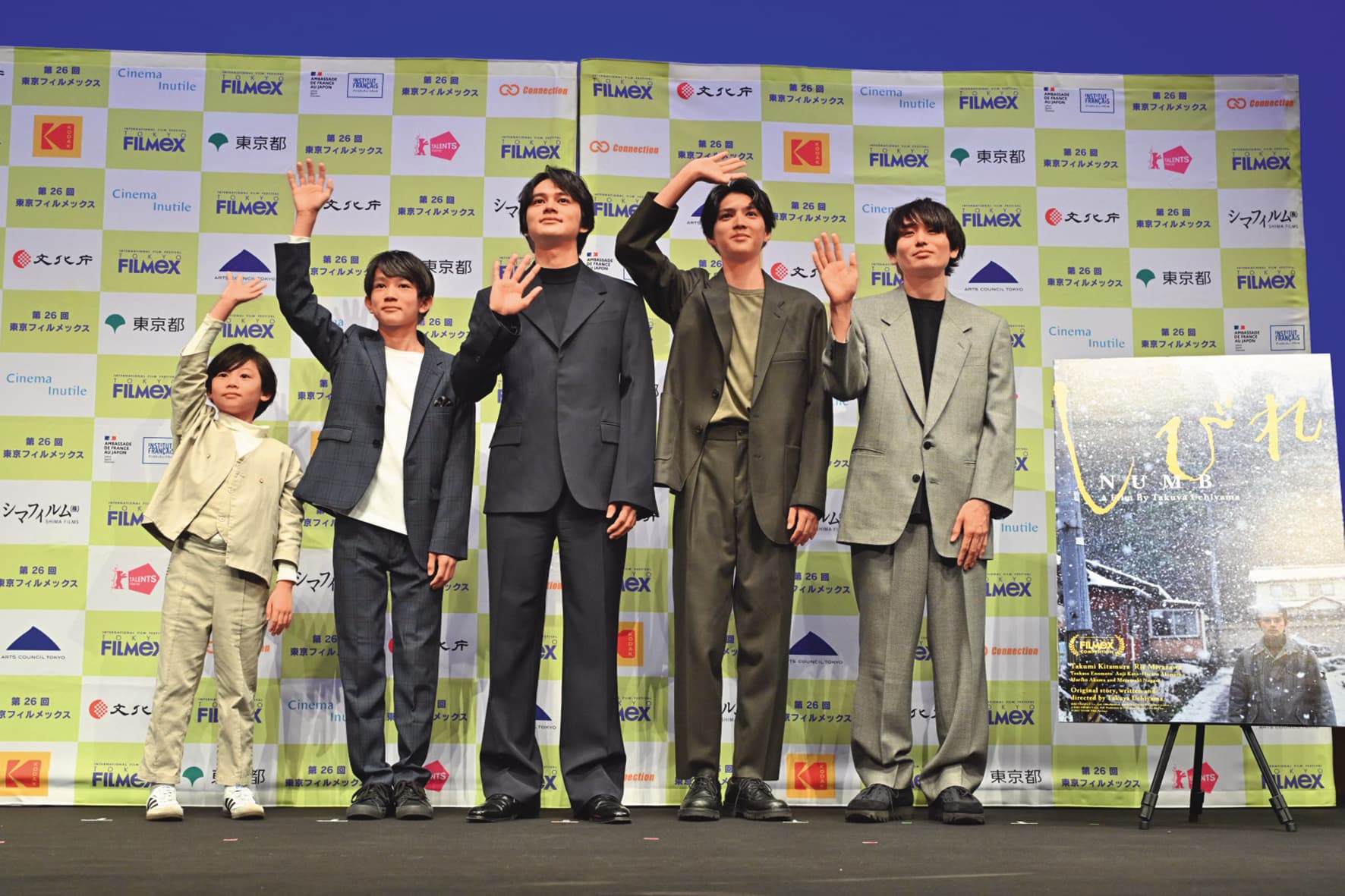 飾演大地的4位演員龝本陽月(左起)、加藤庵次、北村匠海、榎本司日前在東京FILMeX電影節首度齊聚,右為導演內山拓也。(內山拓也提供)