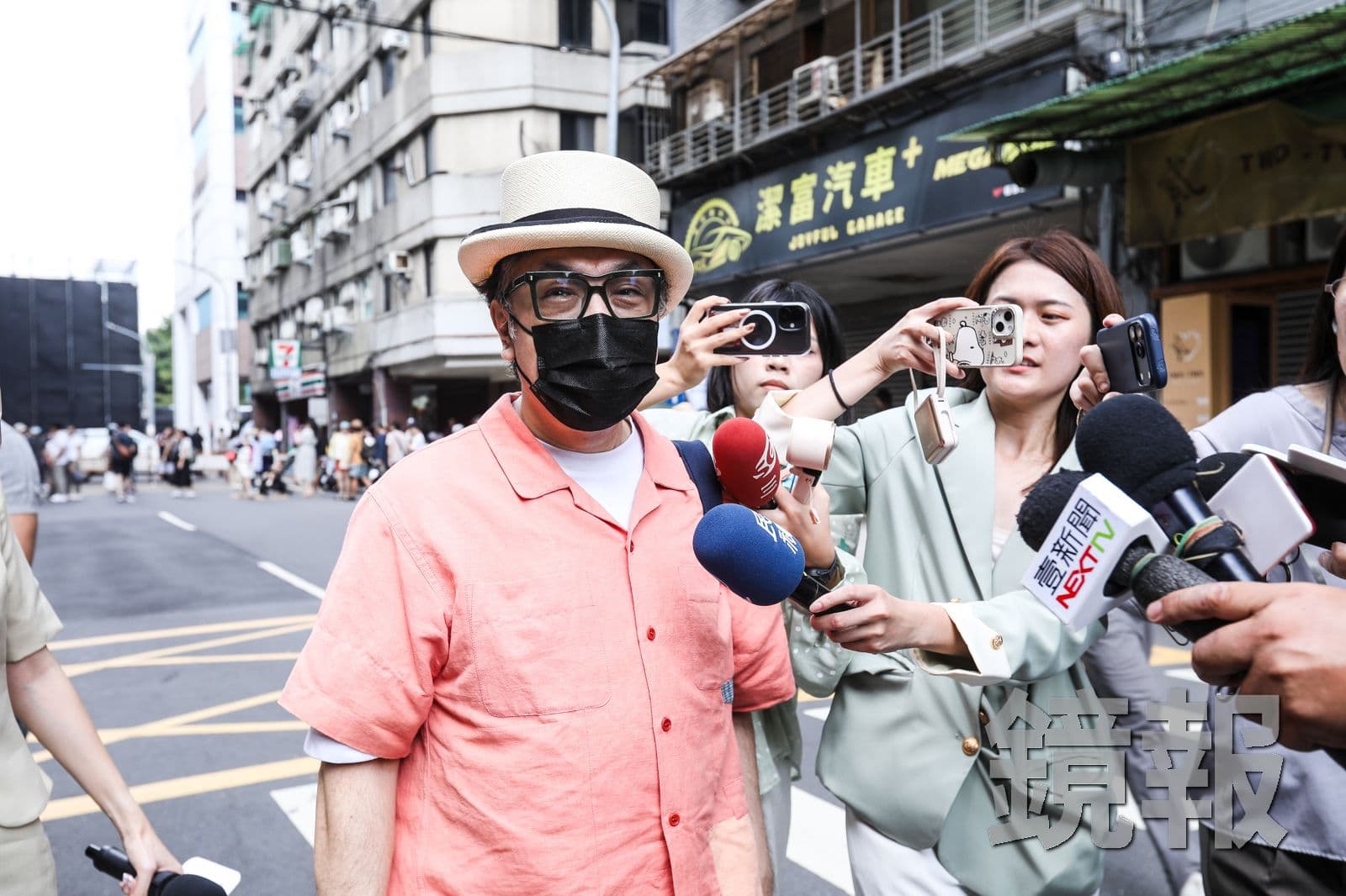 蔡康永現身沈伯洋競選總部。攝影鄒保祥
