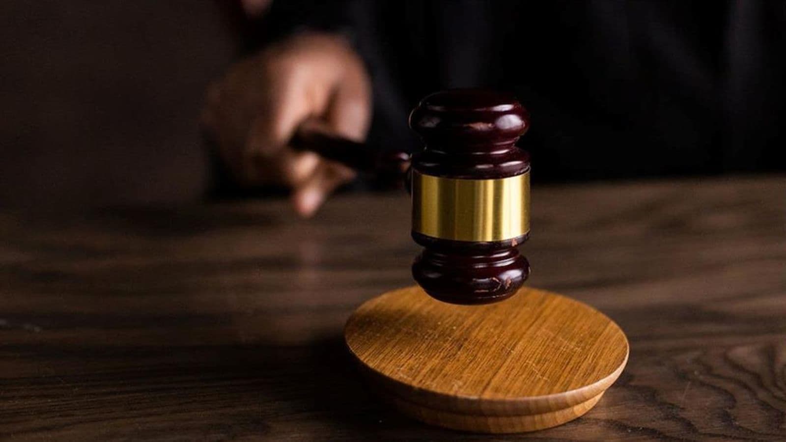 盧男敲打牆壁製造噪音,被鄰居抱怨「又忘了吃藥」,向法院提告求償卻敗訴。示意圖/翻攝自pixabay