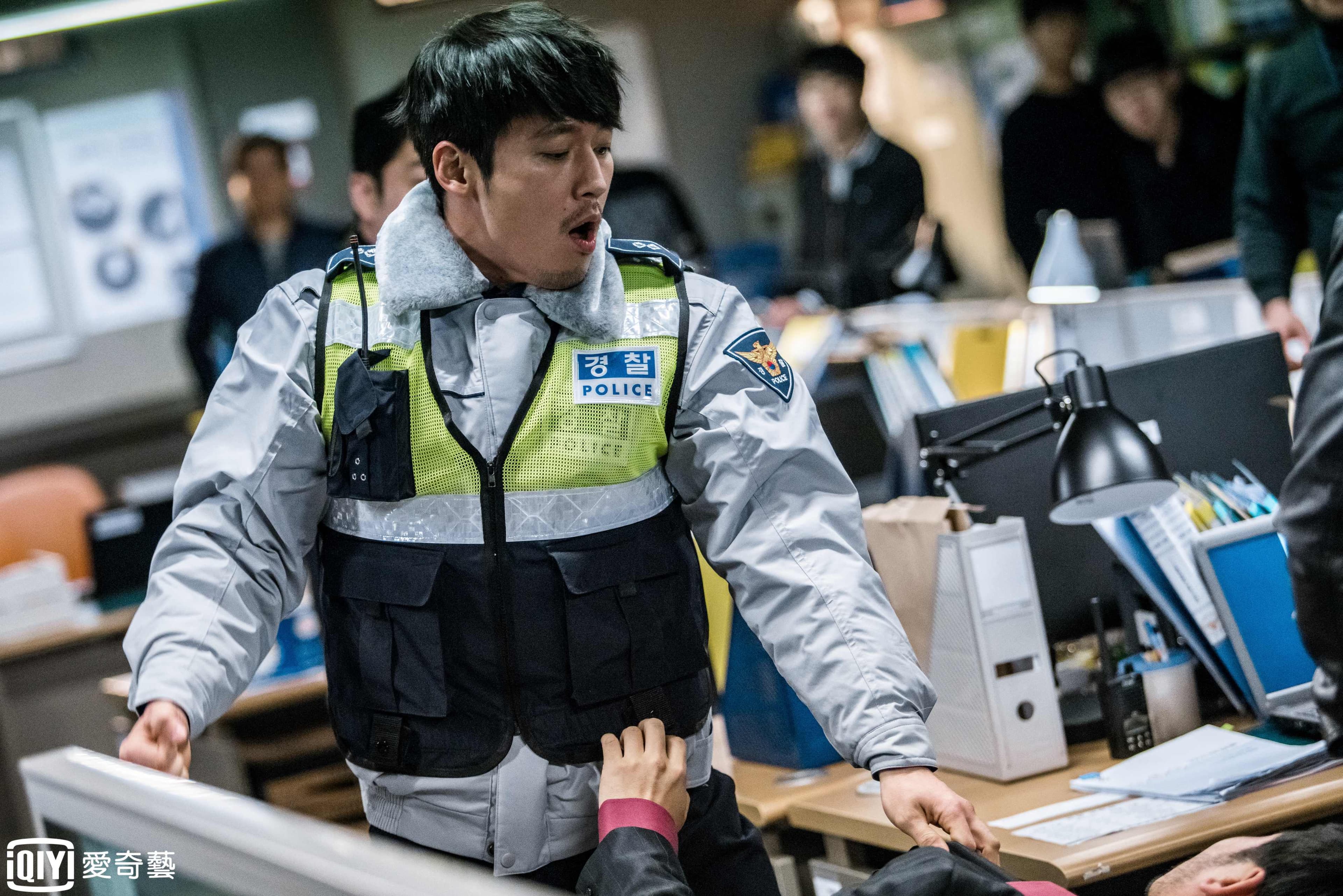 韓國硬底子演員張赫與李荷娜合作,改編自韓國真實社會案件的緊湊劇情,有2017年《SIGNAL信號》之稱。