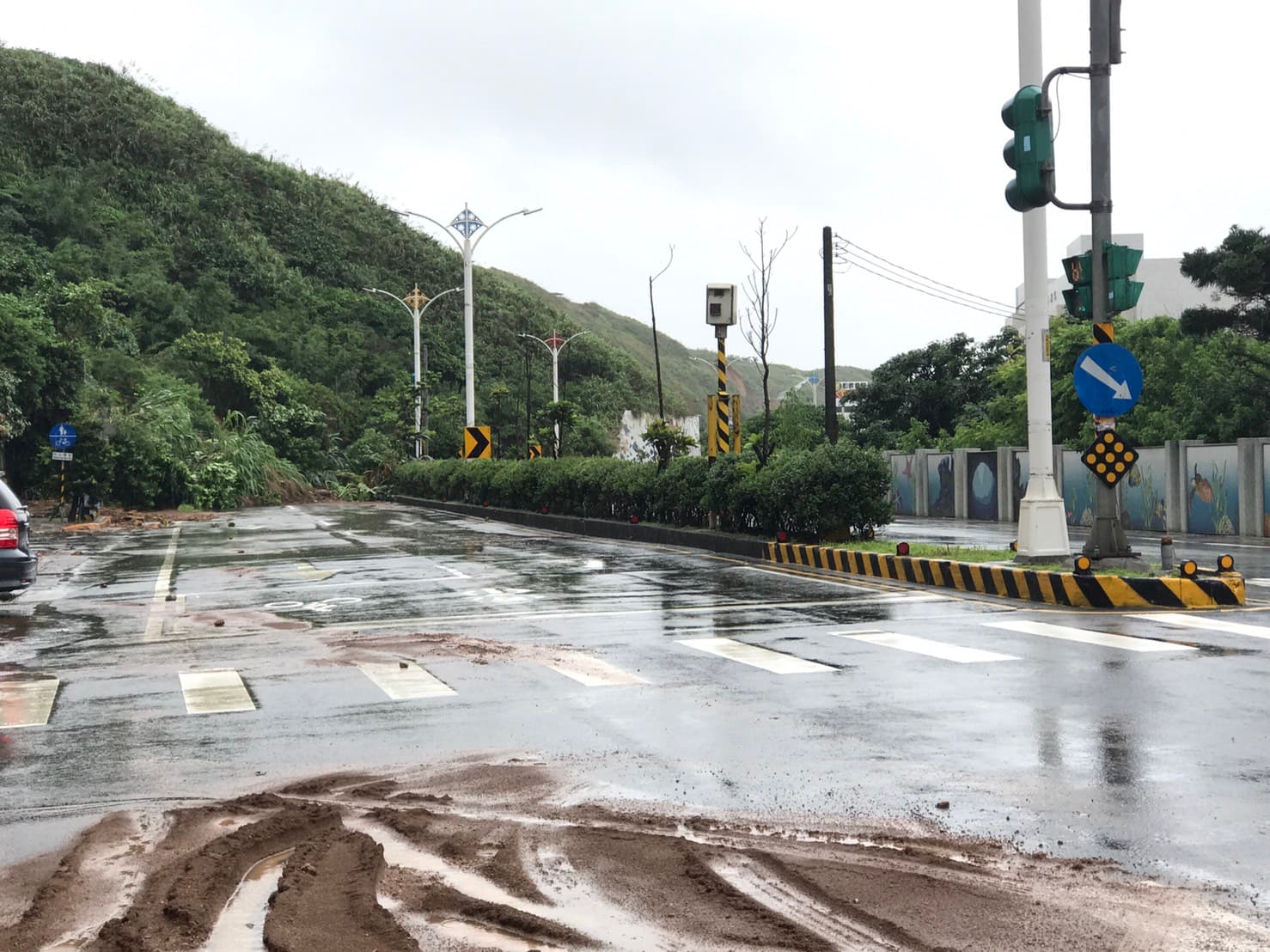 北北基雨勢漸歇,淡金公路卻早已布滿泥濘。