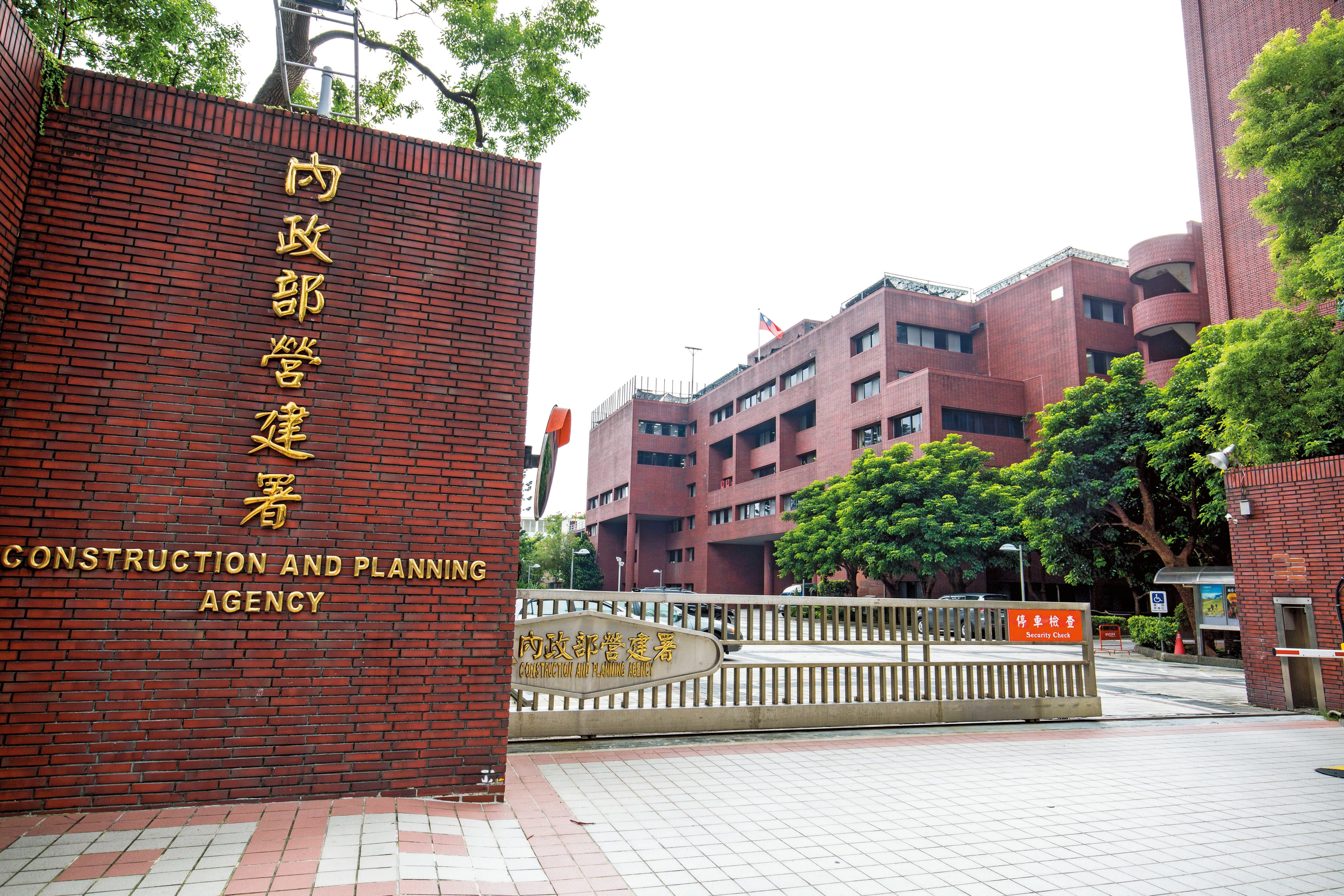 身為主管機關的內政部營建署只負責將安檢委外,卻根本未盡電梯安檢督導之責。
