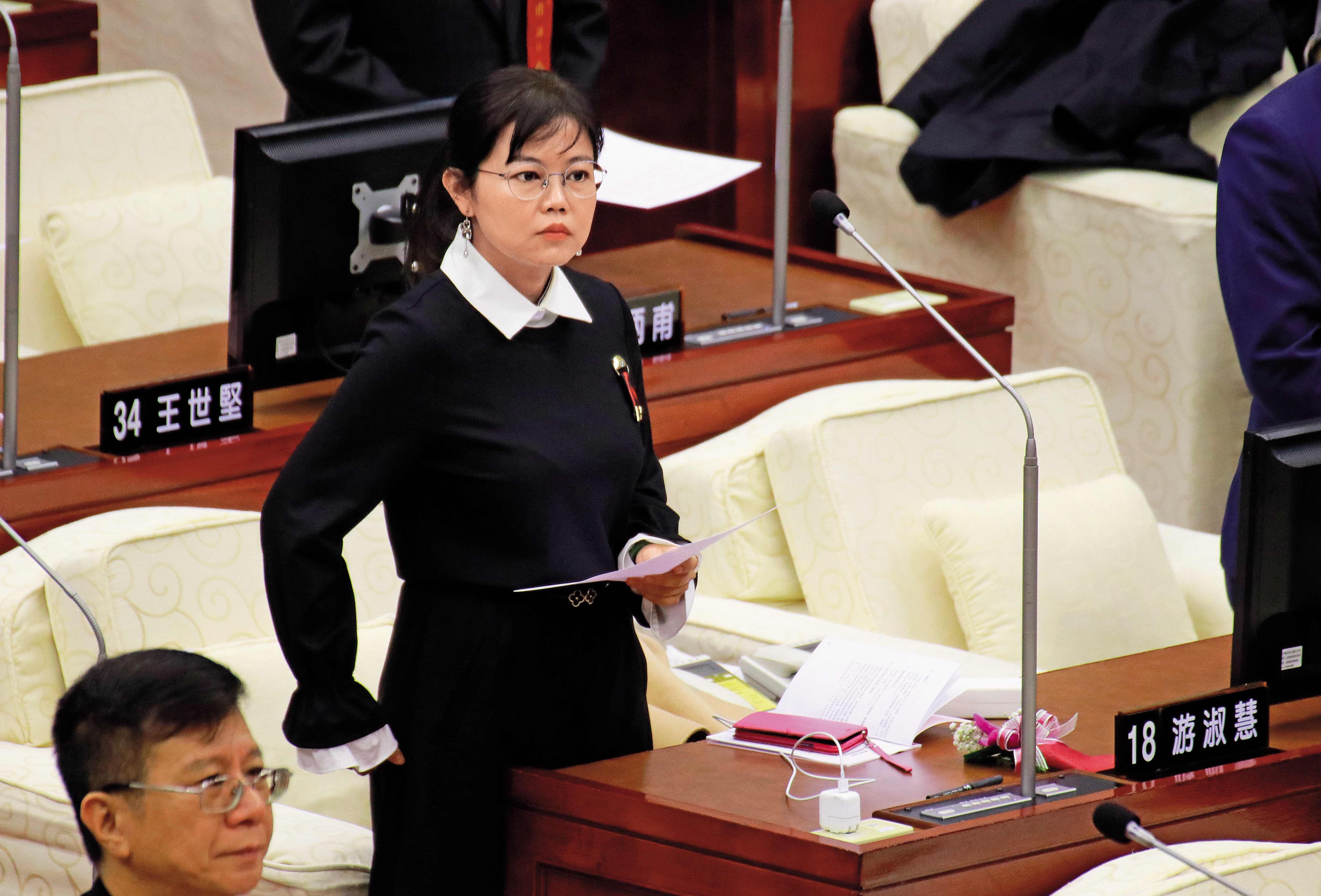 為了力挺游淑慧參選台北市內湖、南港區議員,郝龍斌不惜槓上國民黨台北市議會議長吳碧珠。
