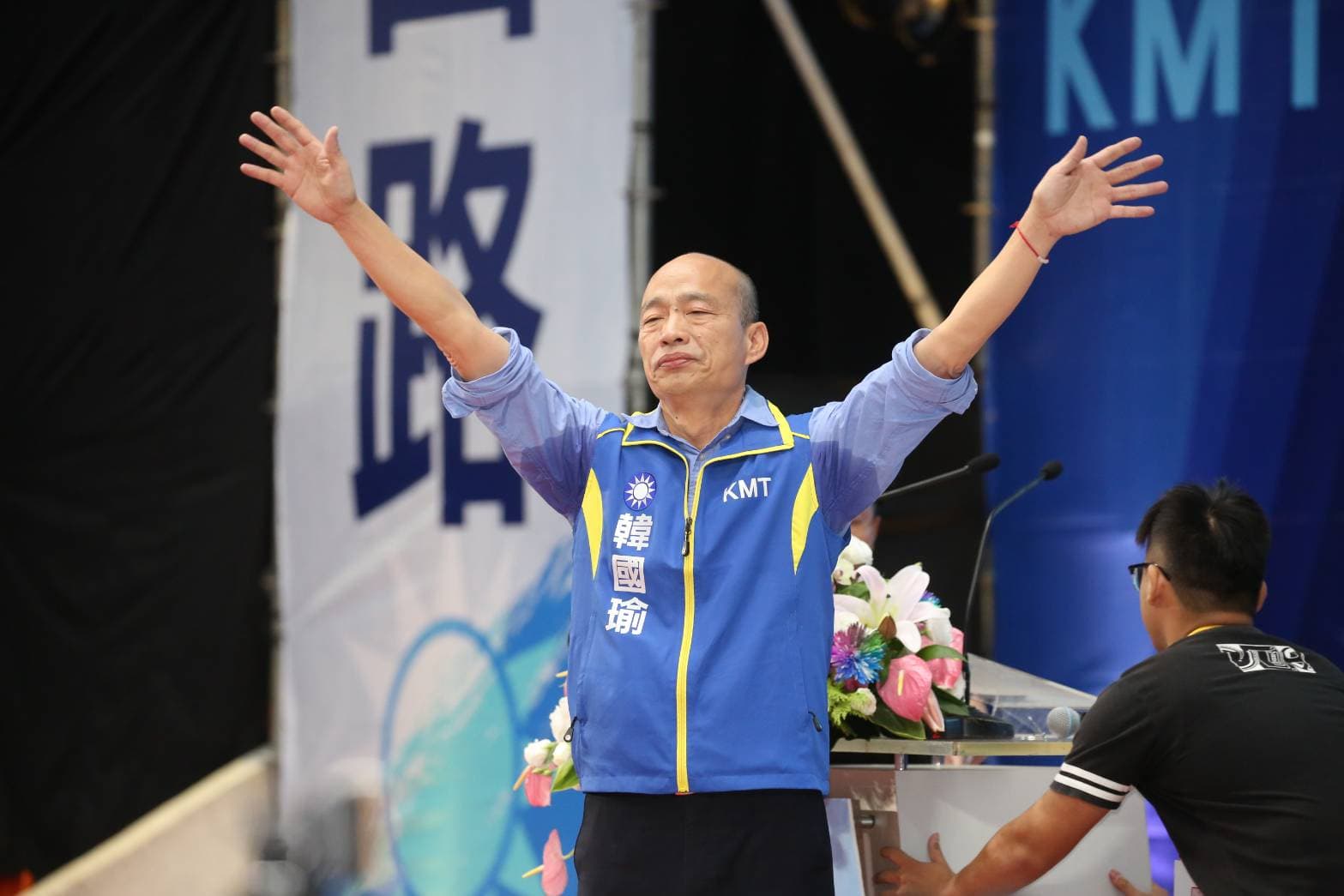 韓國瑜當場下令海外百萬僑胞,要發出「穿雲箭」,一人一信告洋狀。