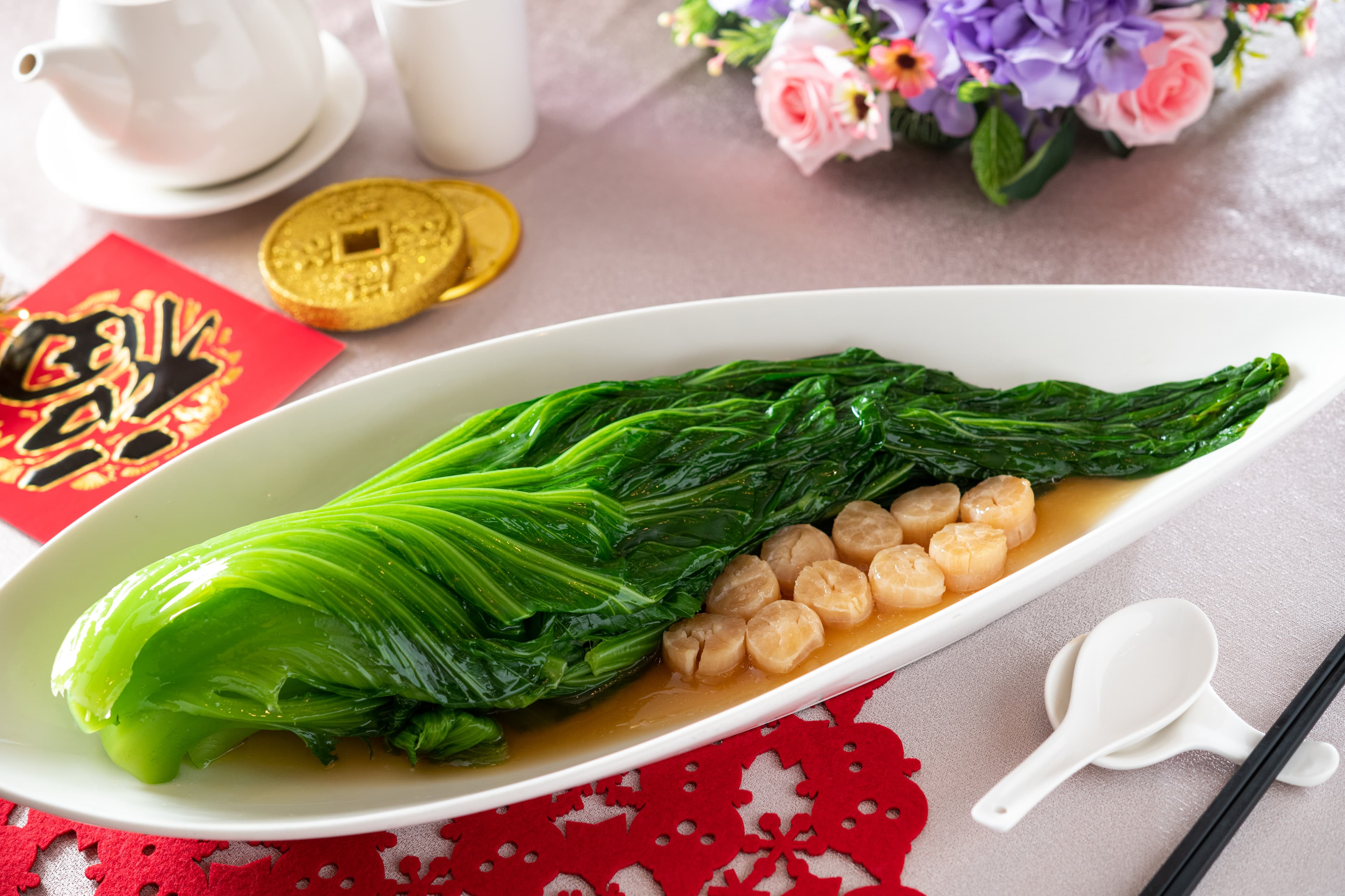 「瑤柱長年菜」選用北海道野生瑤柱,鮮味乾淨清甜。(1,000元/份,可外帶)