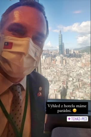賀吉普在臉書限時動態上,開心放上與台北市101的合照。(翻攝自Zdeněk Hřib - primátor Prahy臉書)
