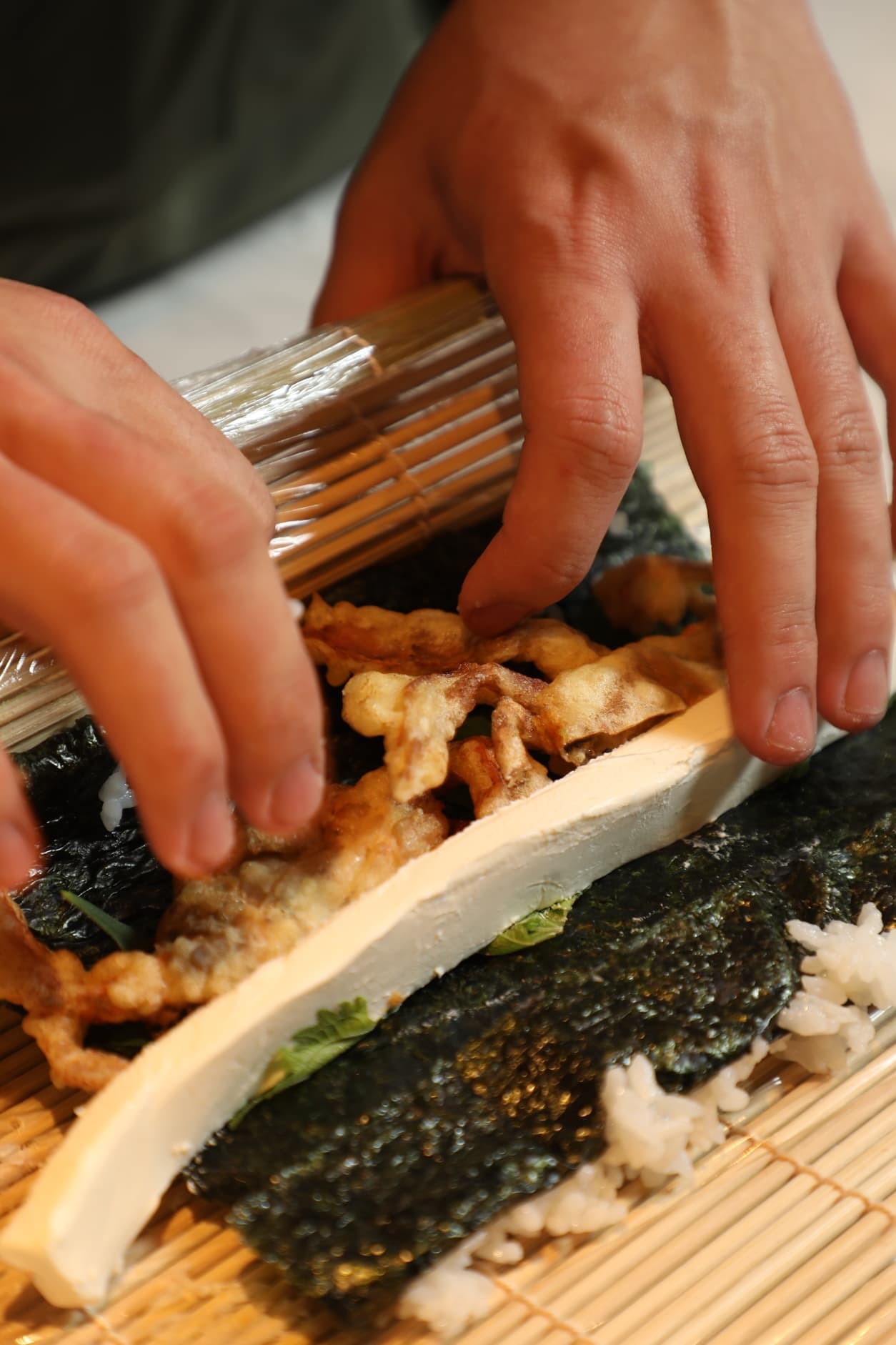 每天選用當季魚貨,現點現做日本創意飯捲。