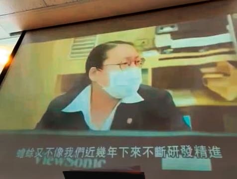 曾有永慶房屋員工側錄內部教育影片,內容是以情境劇揶揄信義房屋。(翻攝黑心黃領帶粉專)