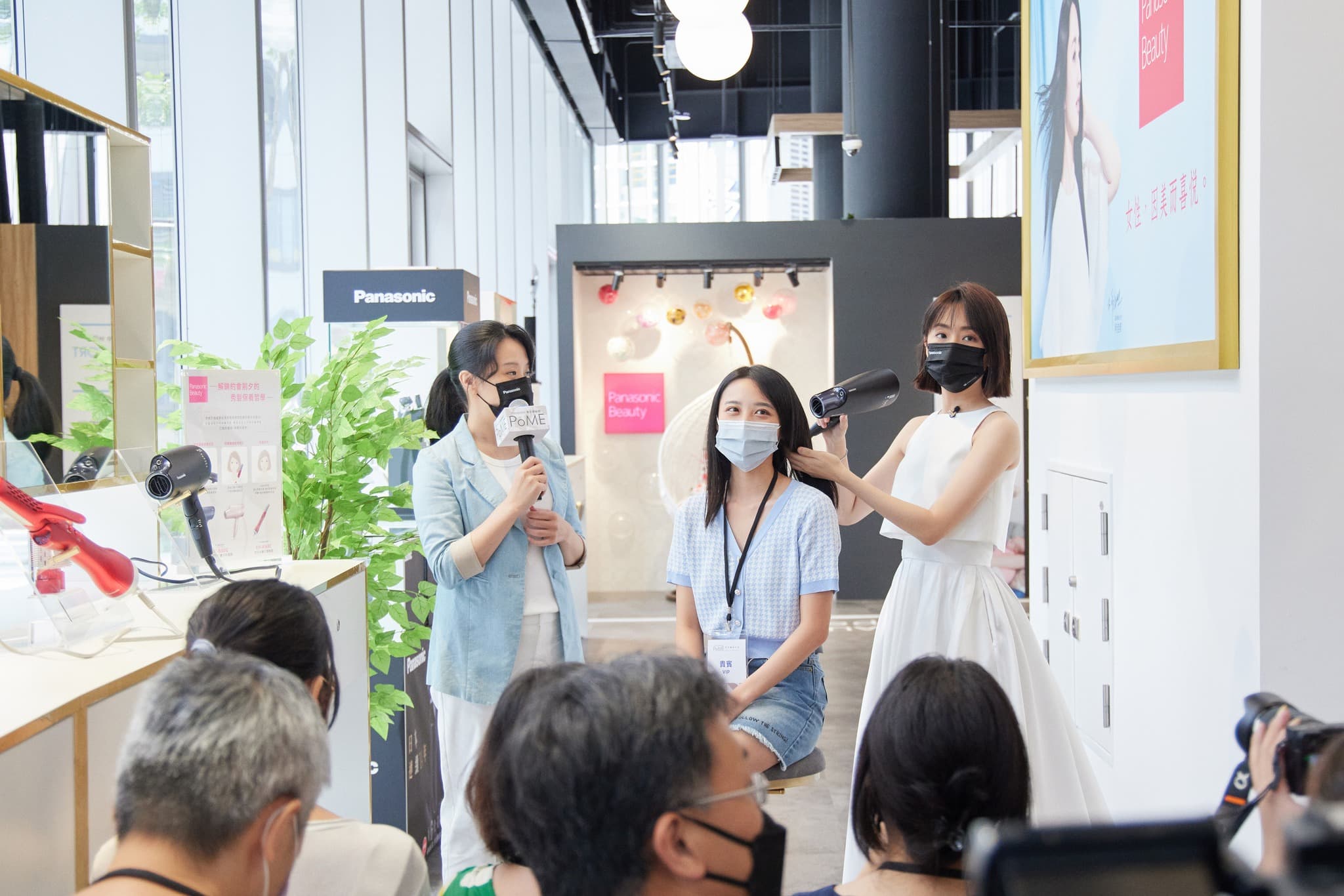 柯佳嬿擔任Panasonic概念體驗館PoME一日店長,親自帶粉絲體驗奈米水離子吹風機