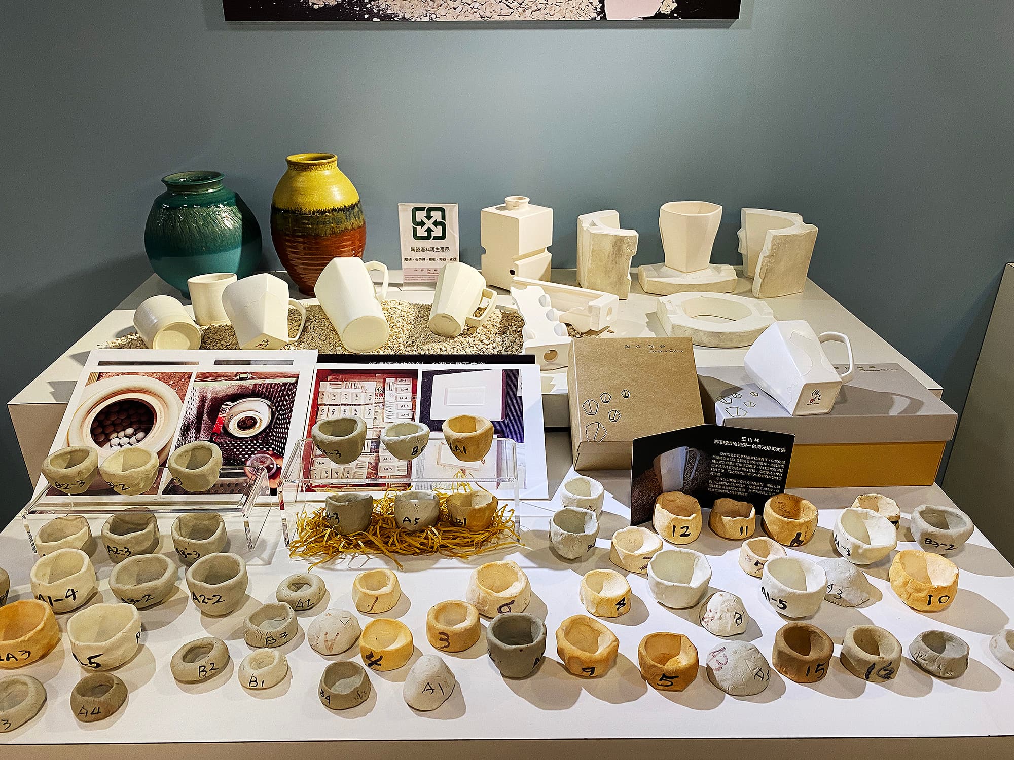 傑作陶藝這幾年也積極投入再生陶瓷研究,希望能朝向永續發展。(童心怡攝)