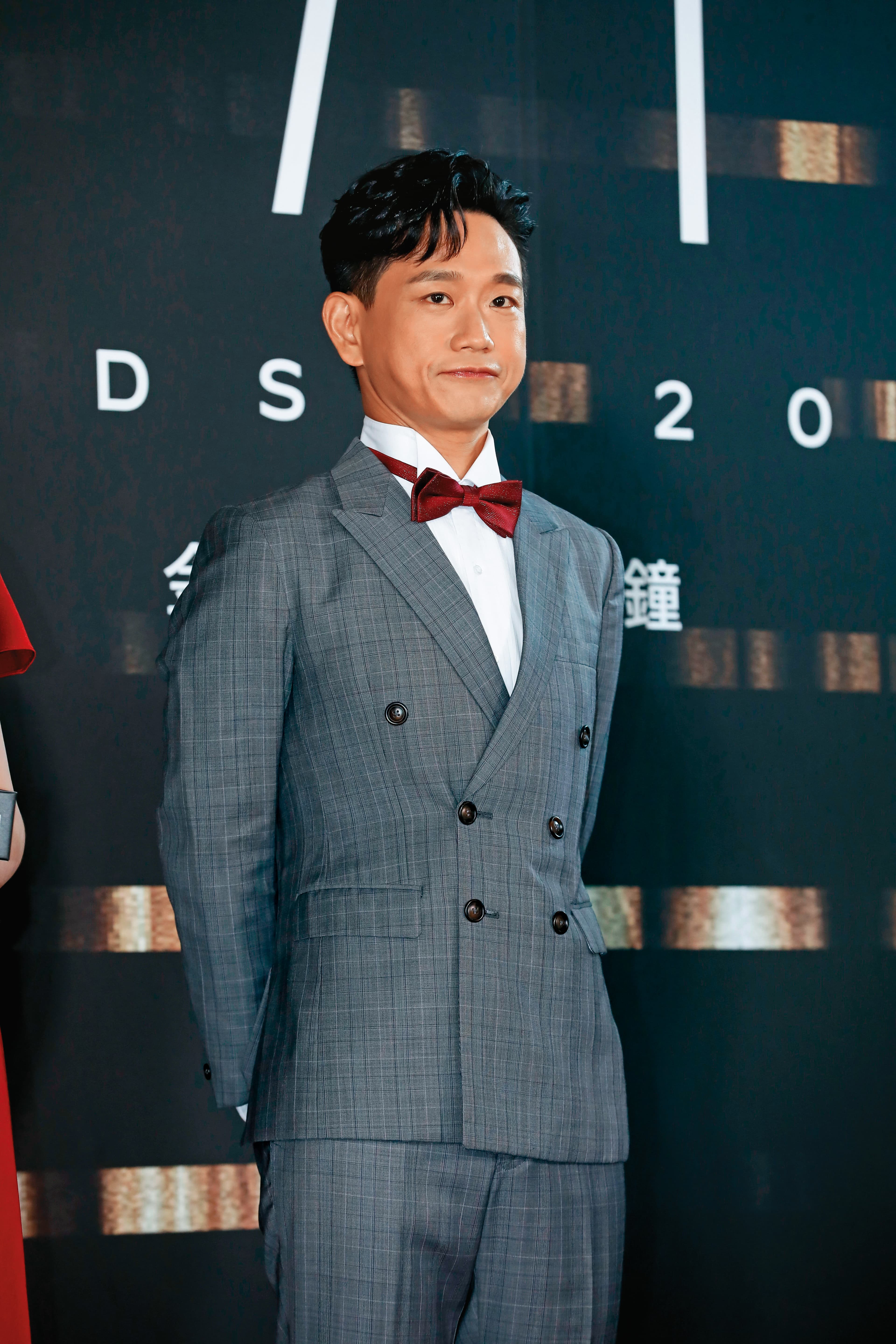 陳家逵擔任今年金鐘獎星光大道主持人,卻遭前妻爆出婚內出軌。