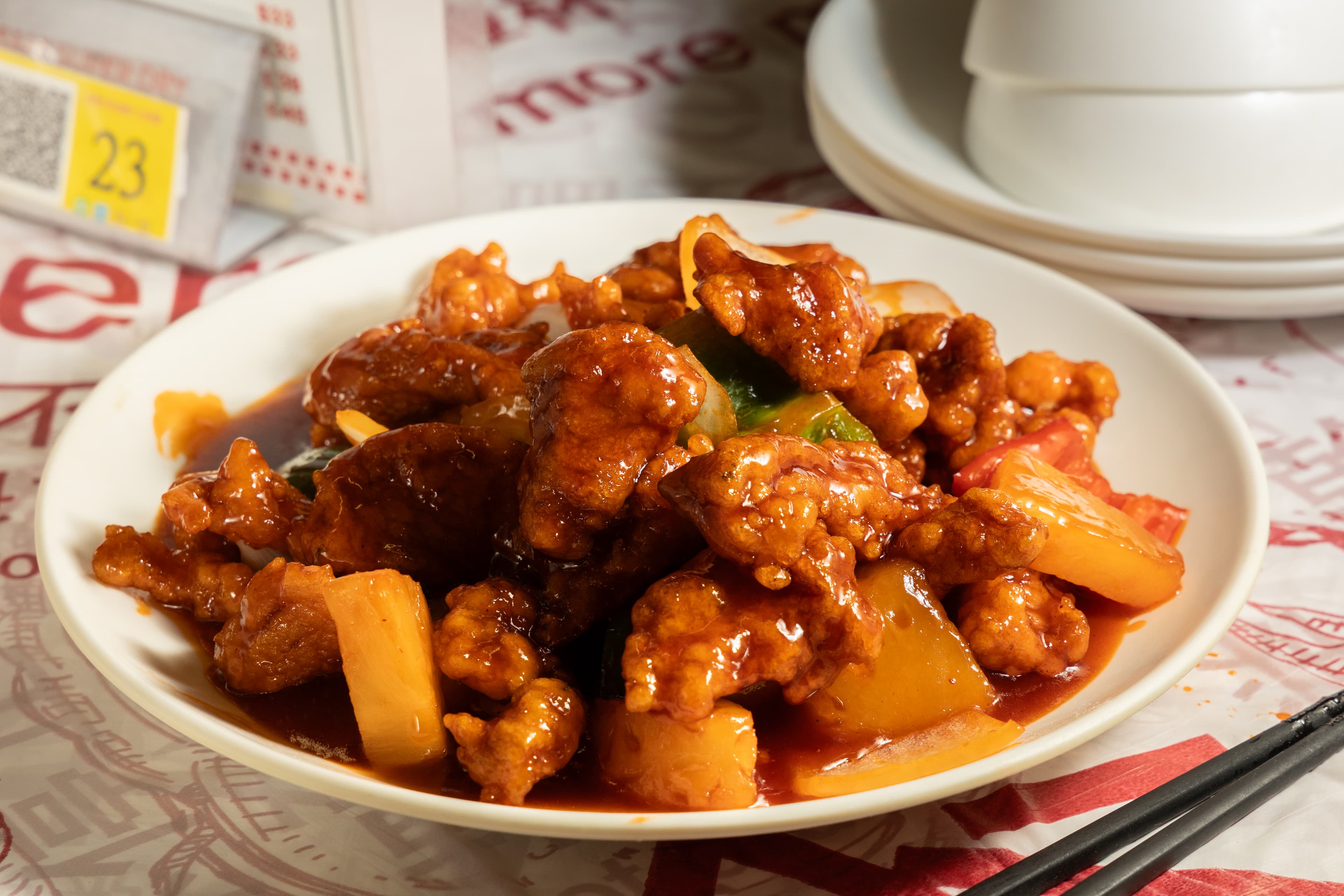 做得很有水準的「菠蘿咕噜肉」,涼了都好吃。(港幣108元/份)