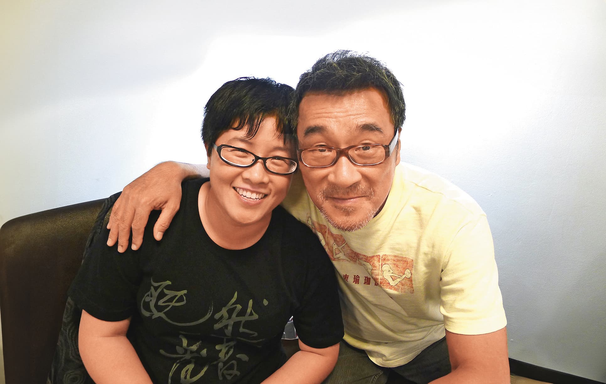 黃婷(左)因緣際會下成為李宗盛(右)助理,見證了華語音樂圈的黃金時代。(黃婷提供)