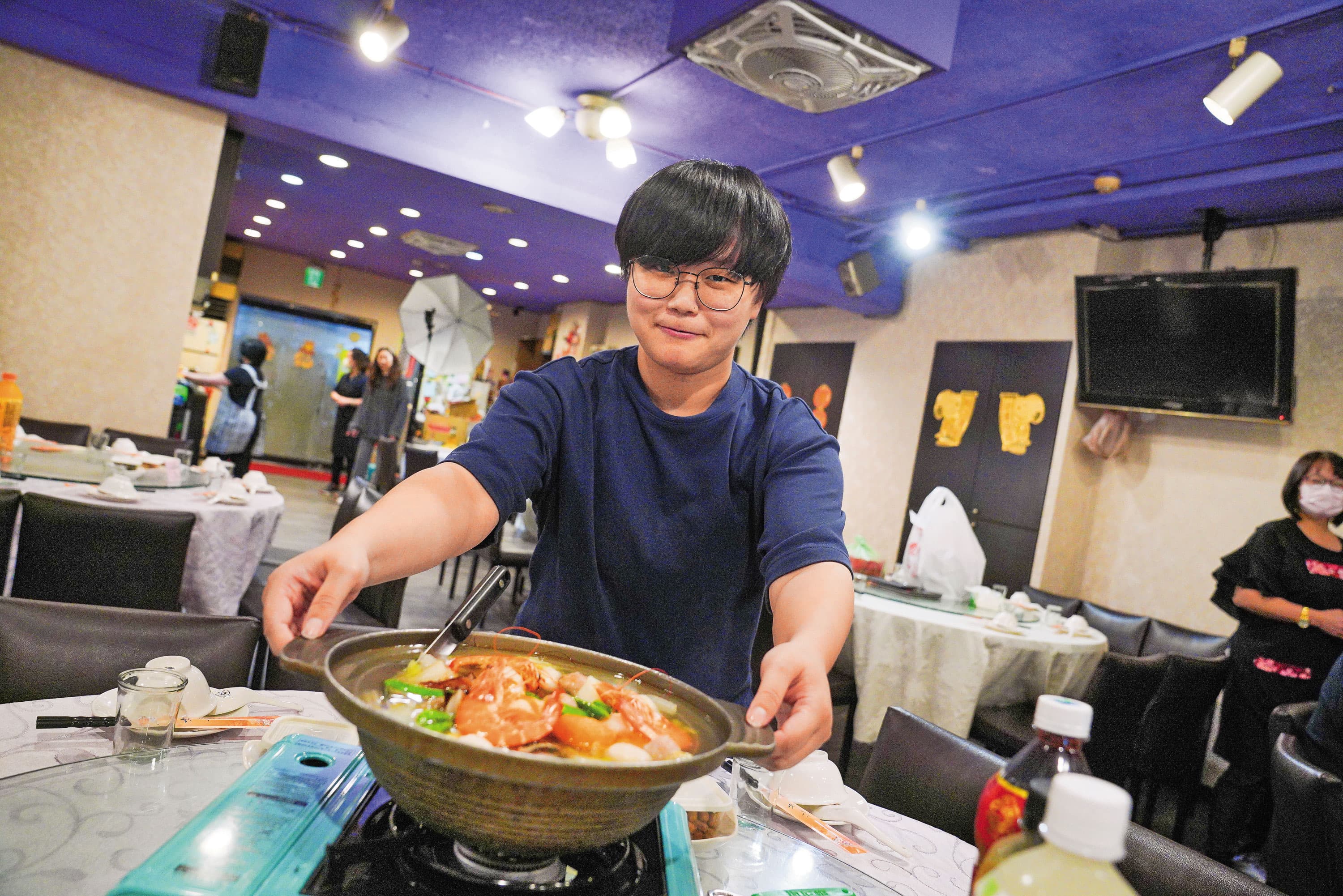 第二代小女兒綺綺雖然一直在店裡幫忙,但她說自己不太想接班,「因為跟客人的應對進退太難了!」