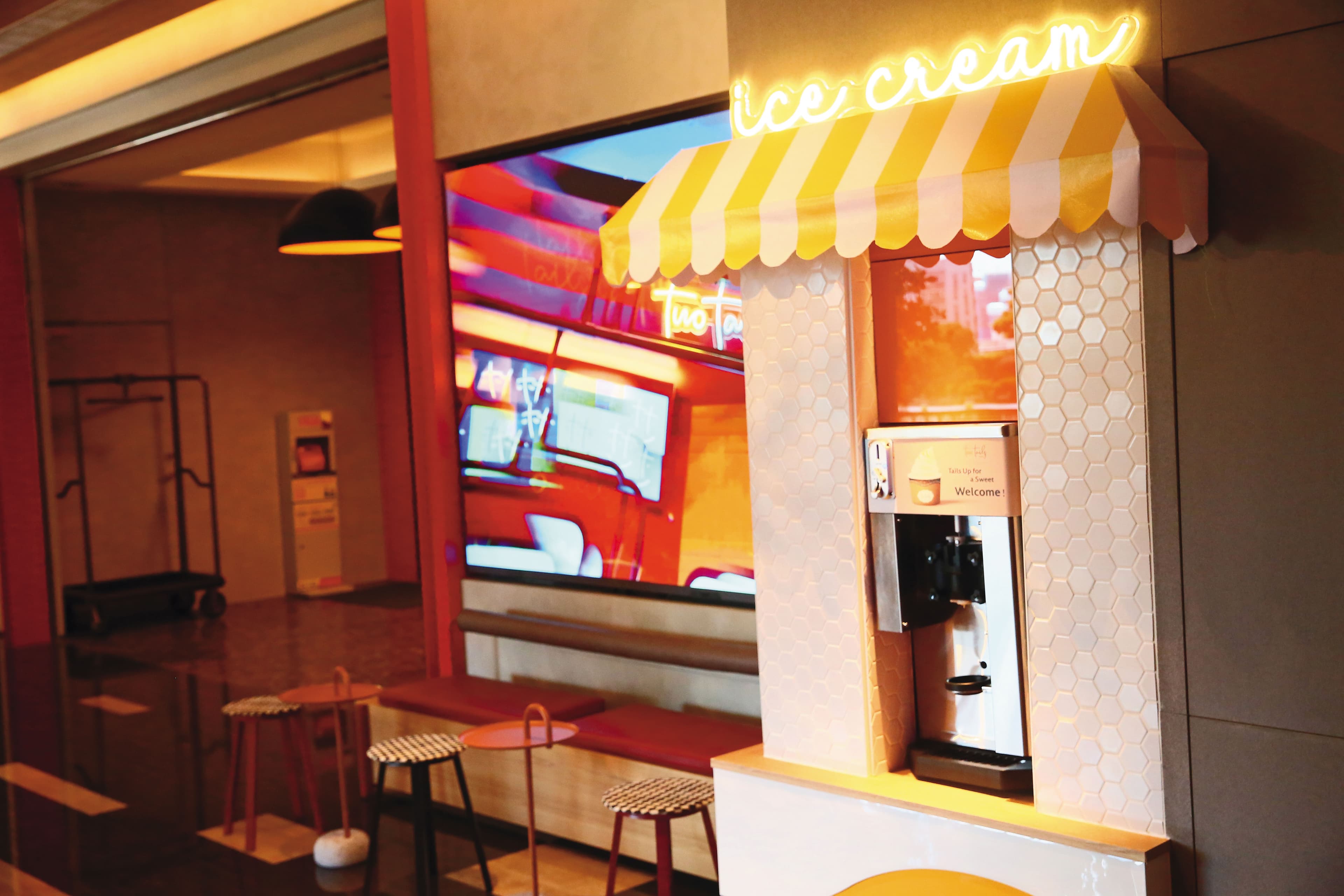 大廳設有冰淇淋機器。