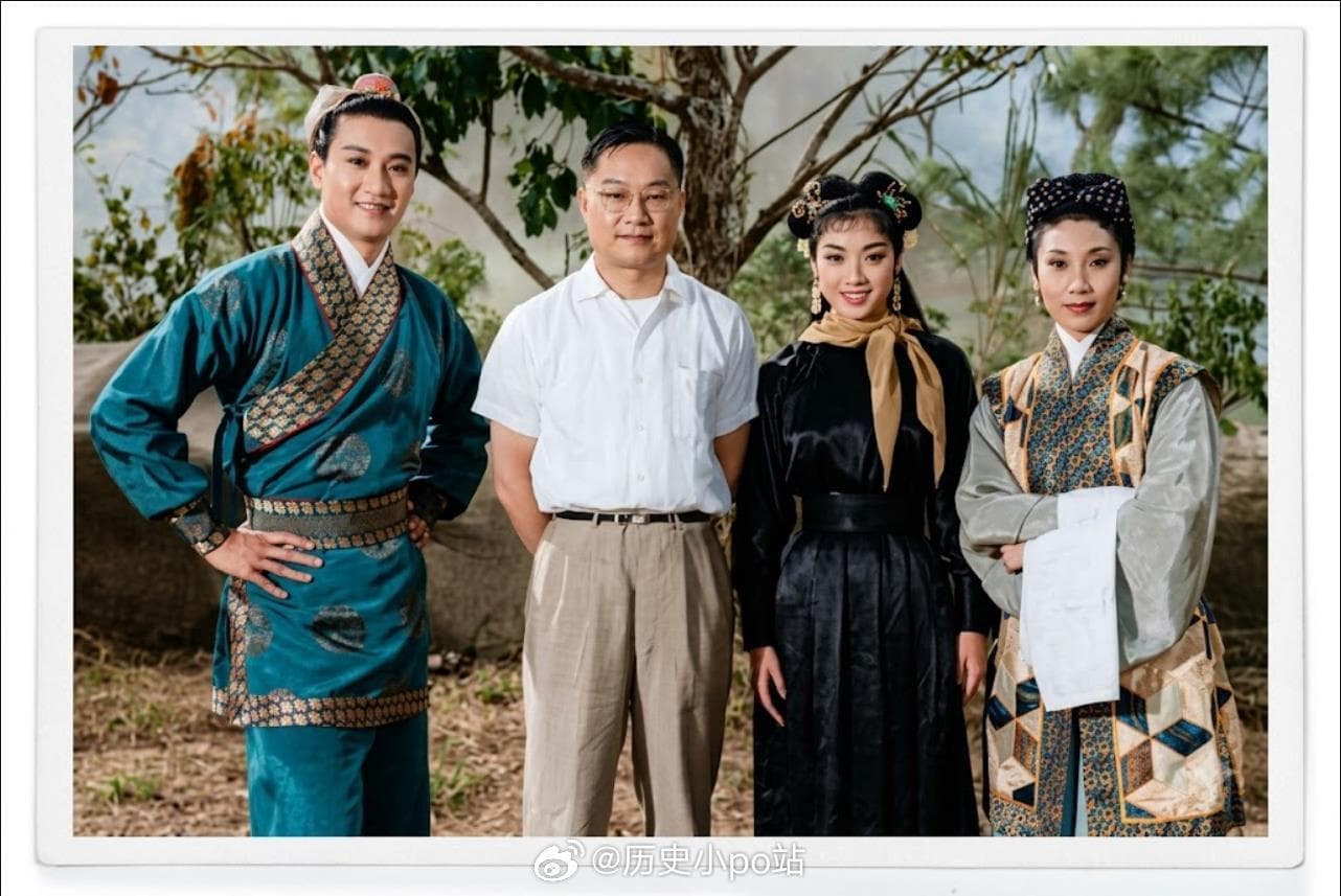 1960年香港峨嵋影片公司拍攝粵語長片《神雕俠侶》,謝賢(左1)成為史上第一代「楊過」,原作者金庸(左2)親自擔任編劇。(翻攝歷史小po站微博)