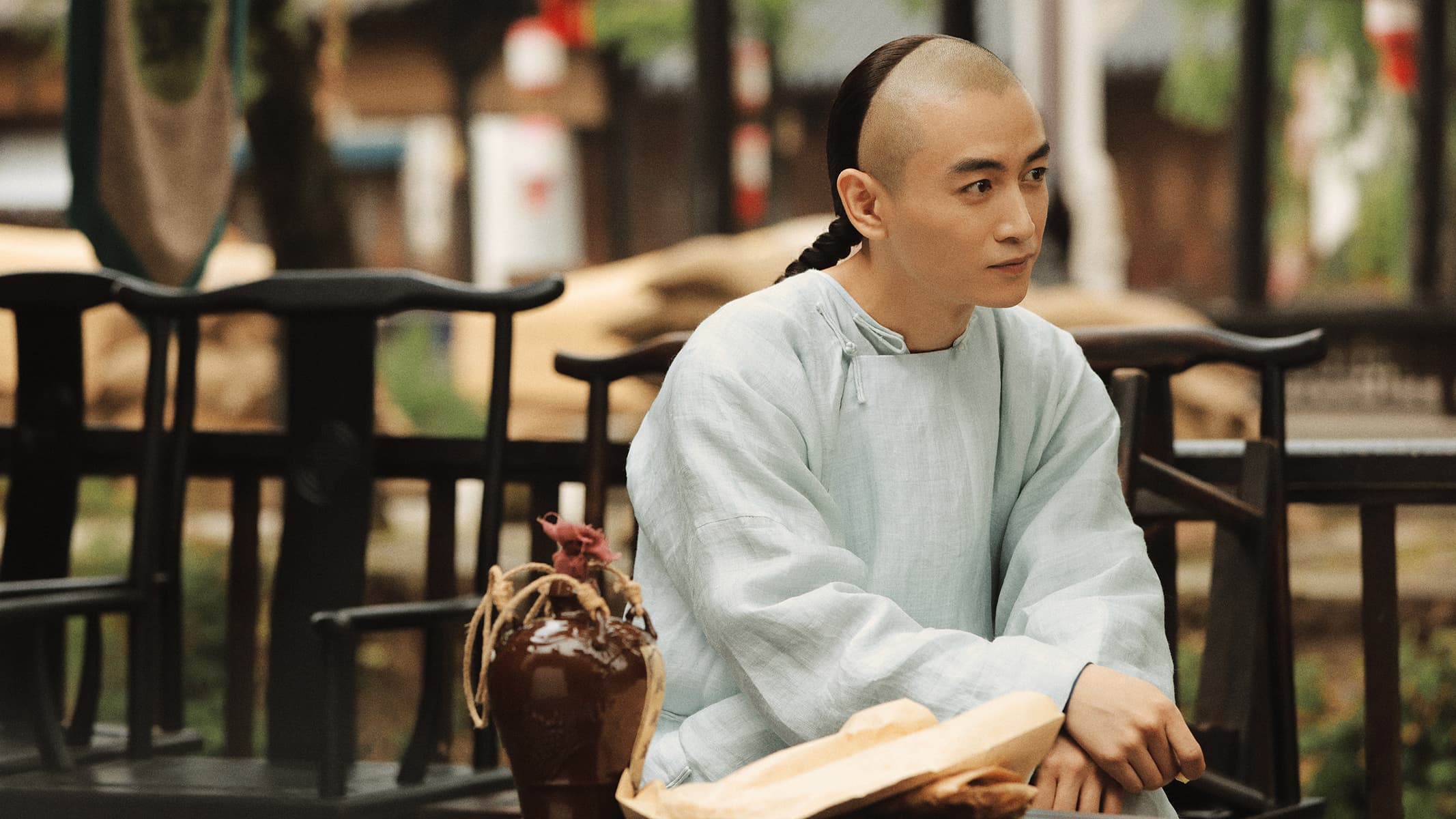 陳曉為詮釋《大生意人》中的古平原,提前苦練算盤、研讀票號史料,並為戲減重9公斤。(愛爾達電視 提供)