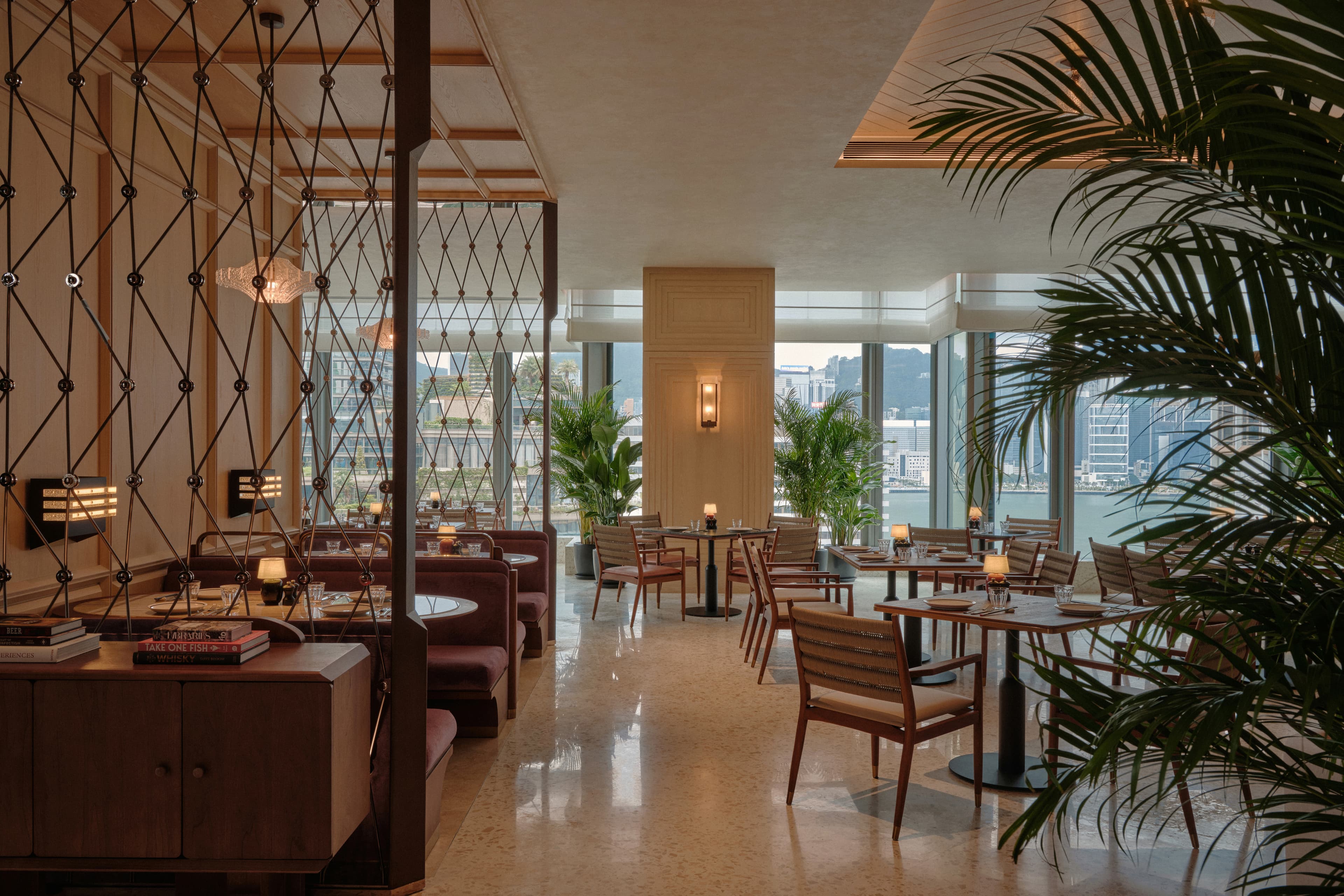 Hillside的用餐空間也有無敵海景。(尖沙咀金普頓提供)