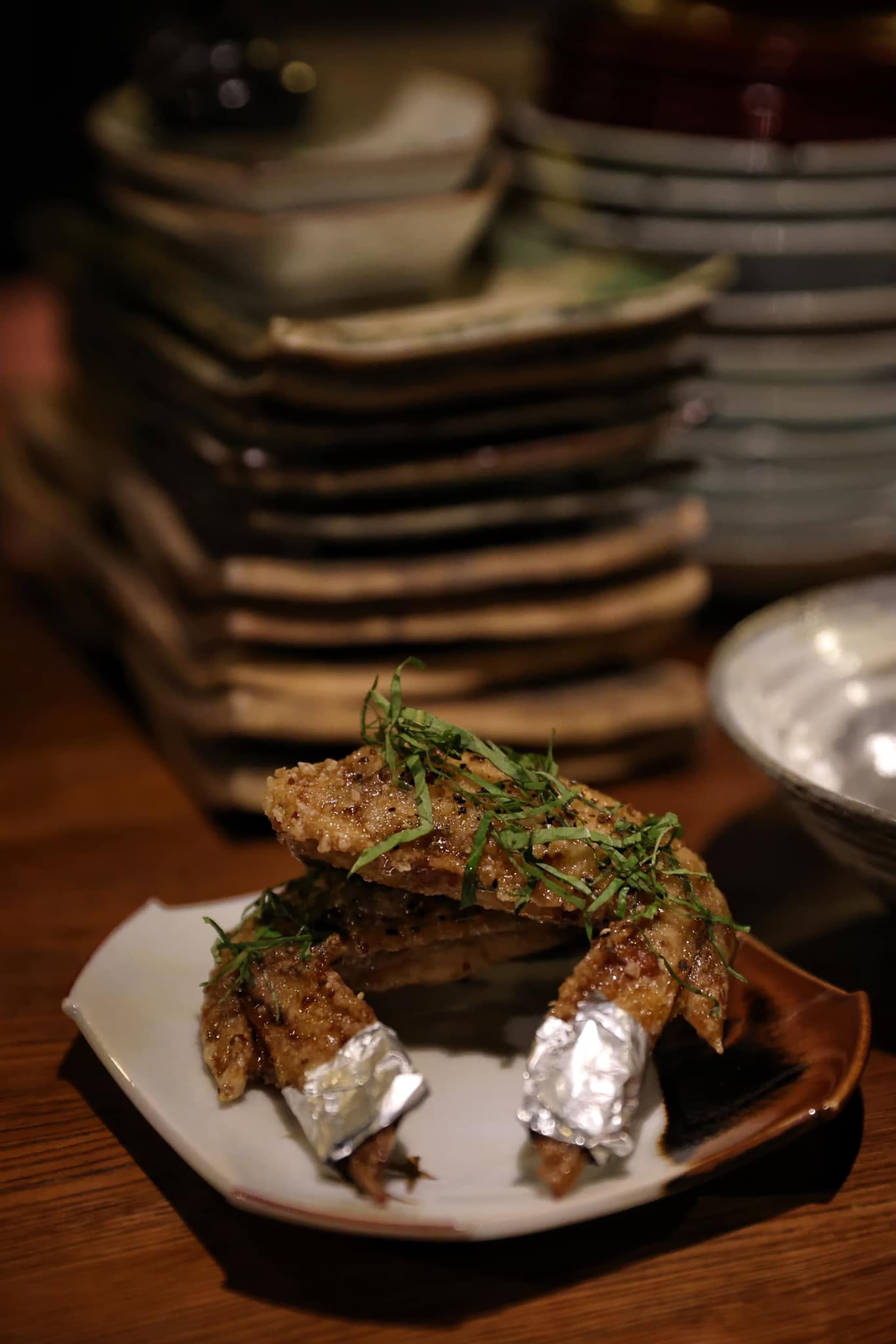 在這次燒酎活動上,「昭和食堂」將端出店內經典名古屋雞翅,以醬香與甜鹹風味為主體,適合搭配Highball或柑橘系麥燒酎。(鹿兒島縣酒造組合提供)