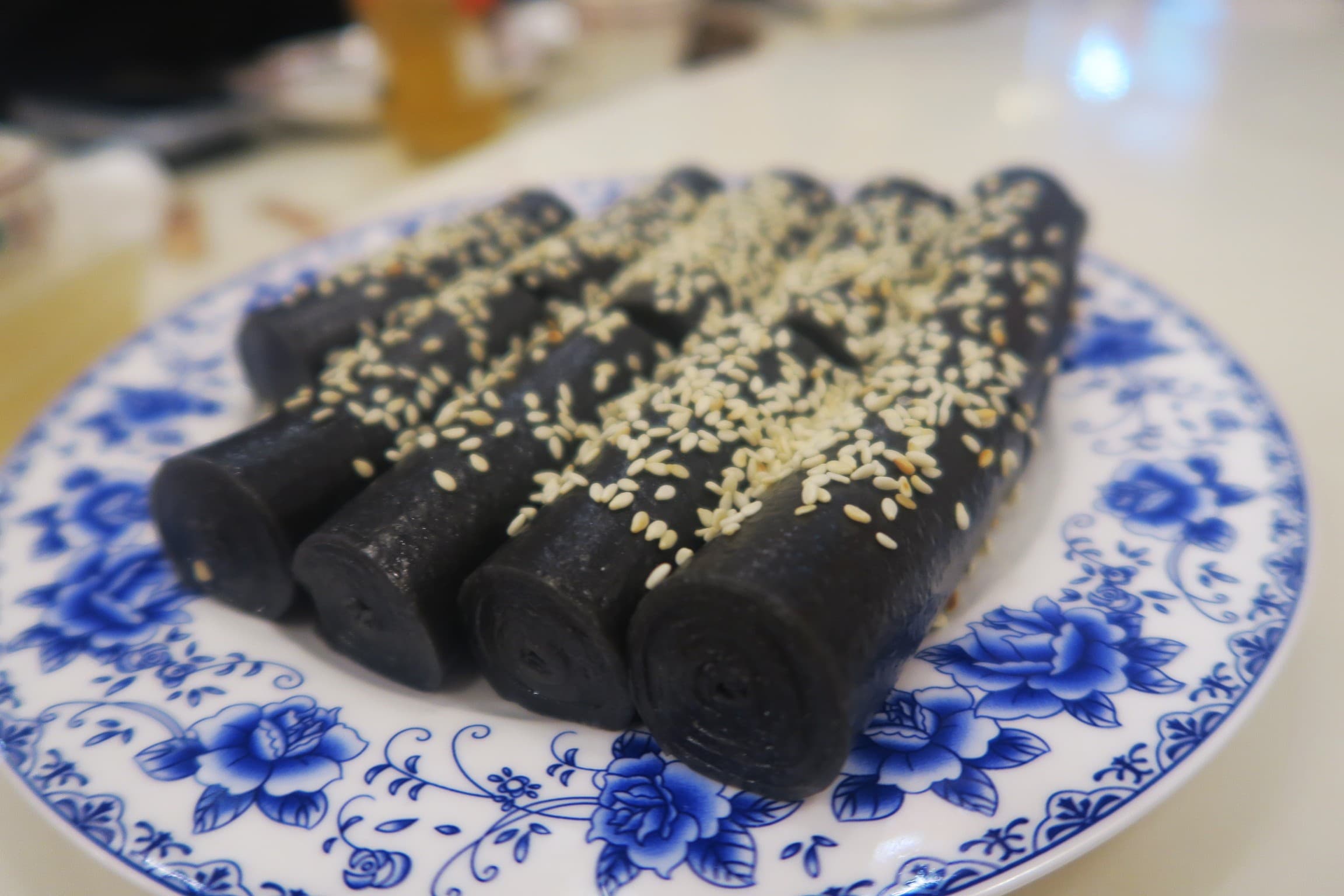 真材實料的「芝麻捲」,又被香港人暱稱為菲林筒。(港幣38元/份,約NT$154)