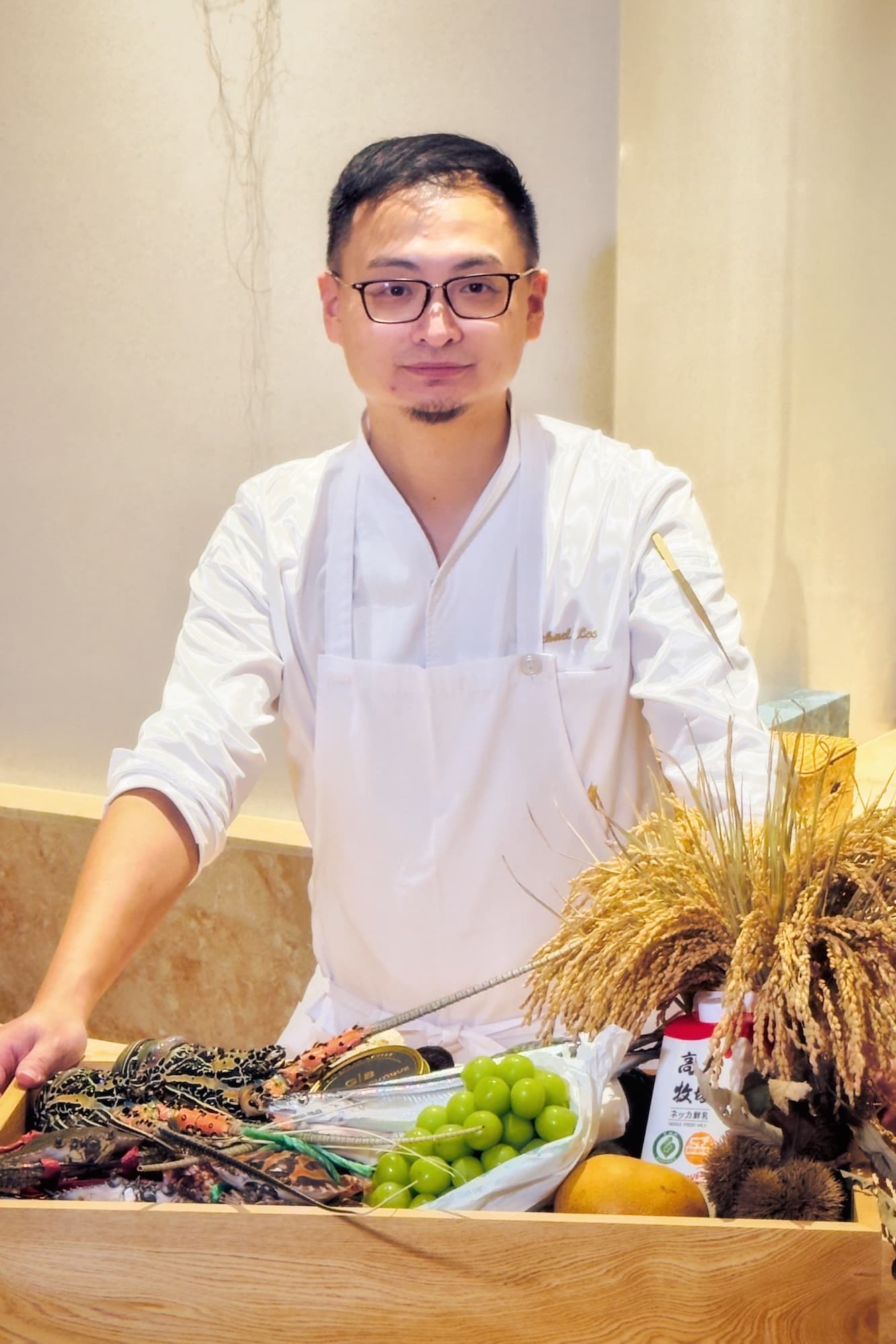 主廚李祈睿從季節與感受出發,將春捲、豆酥魚、鴨肉飯等台灣記憶轉化為法式料理。
