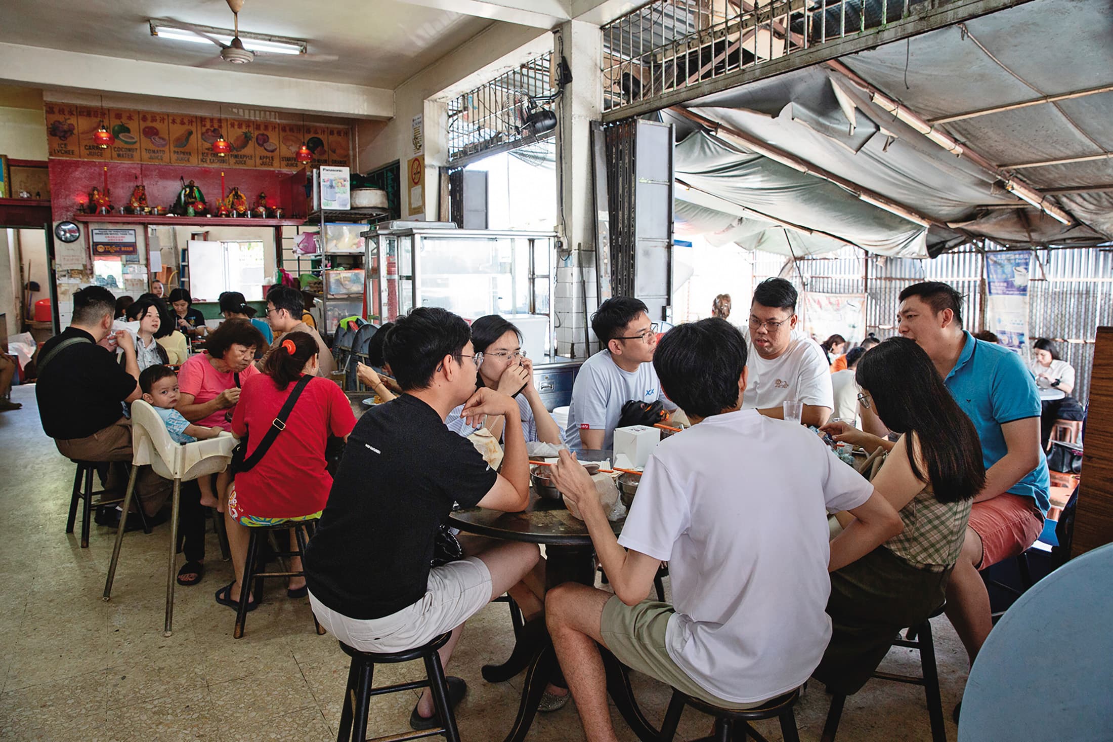 灣島頭叻沙以樸實的料理與親民價格,深受本地人喜愛。