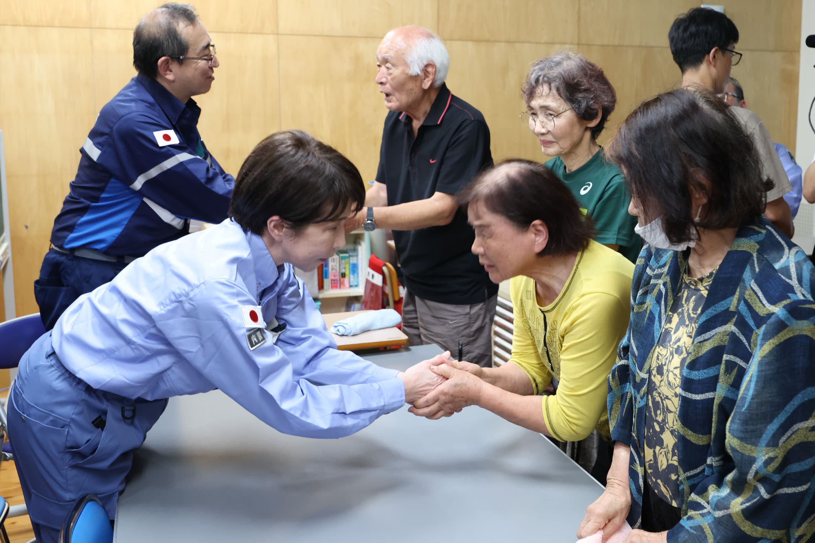 高市早苗從直升機鳥瞰災區視察。(取自日本首相官邸)