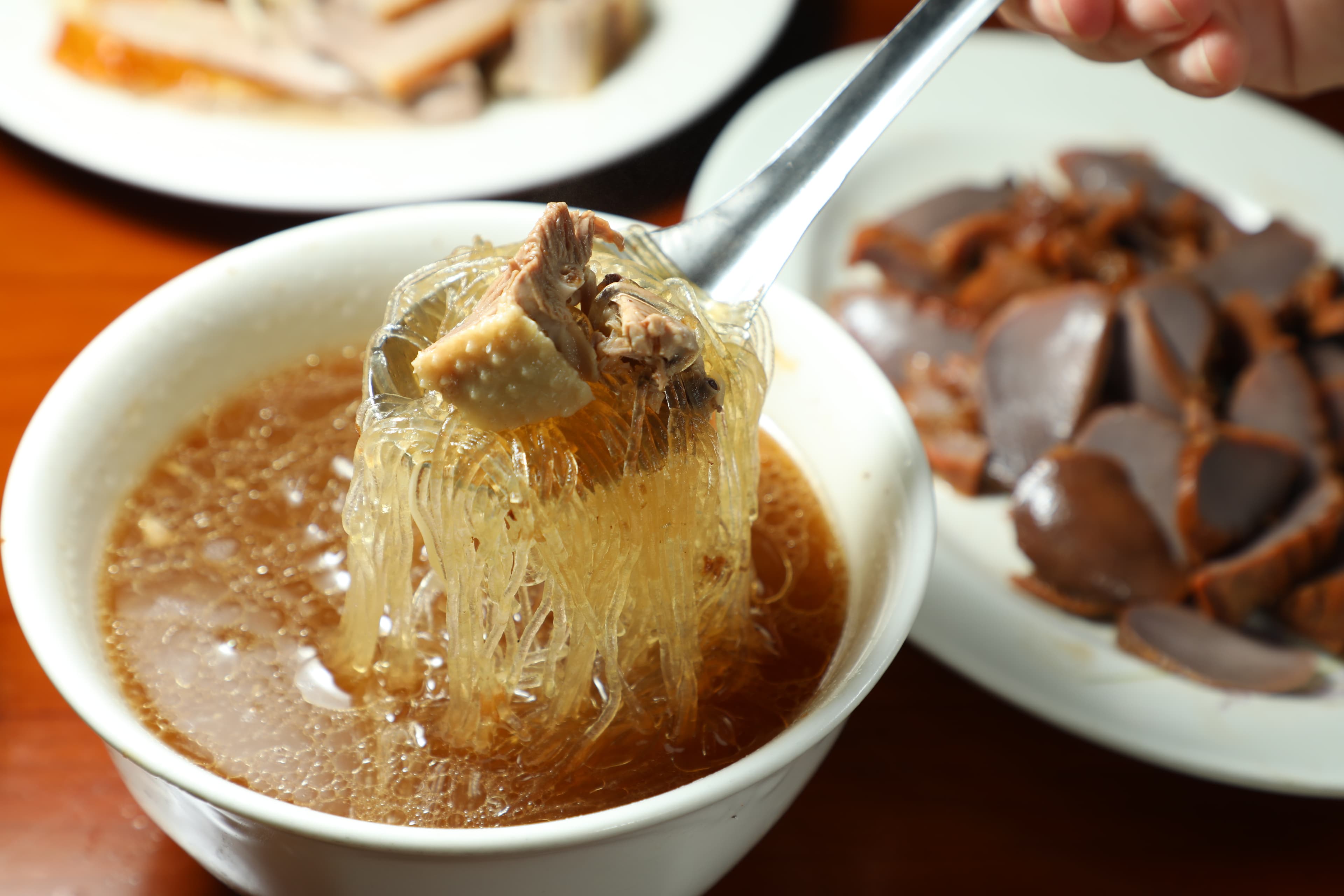 「當歸鴨肉冬粉」清爽宜人。(65元/碗)