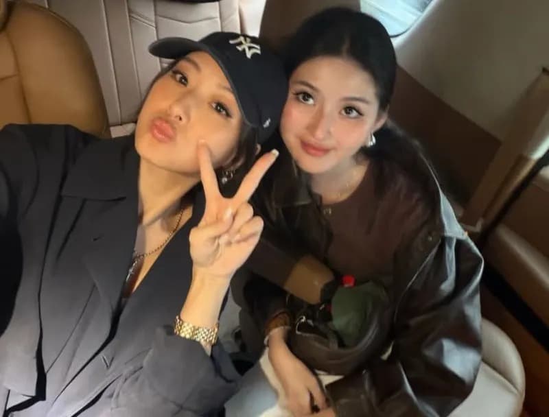 孫芸芸(左)是女兒廖思惟(右)最大的後盾。(翻攝trinityliao IG)