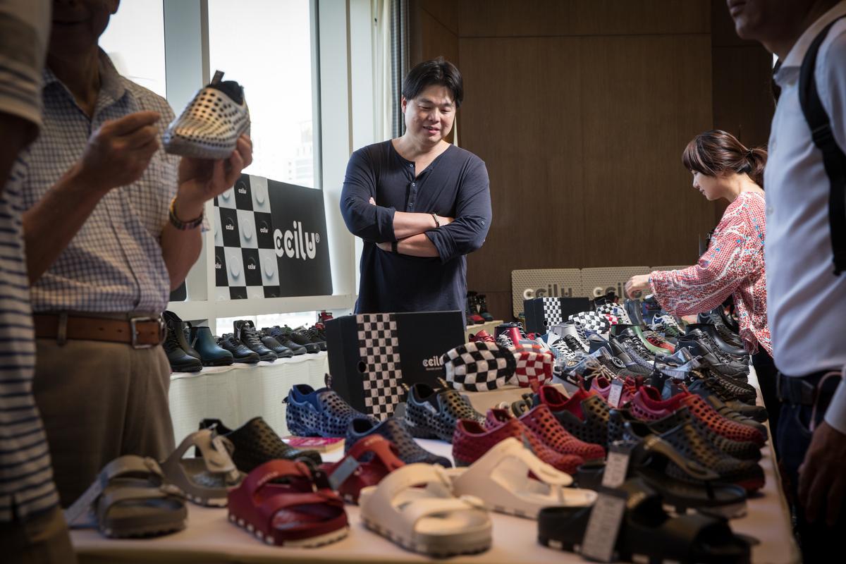 許佳鳴（中）說，為吸引馳綠成為新加坡品牌，新加坡政府開出5年免稅優惠。