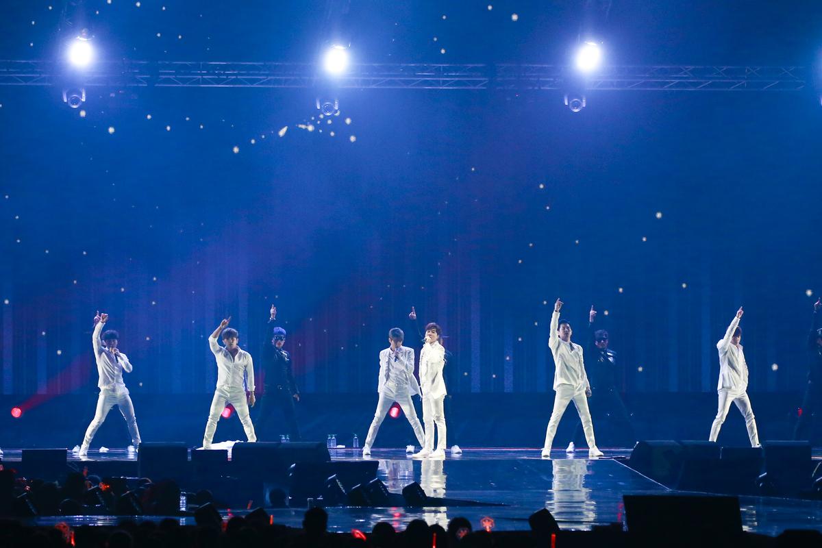 時隔1年9個月，韓國長壽男團神話完全體在台灣開唱，吸引9,000名歌迷到場。