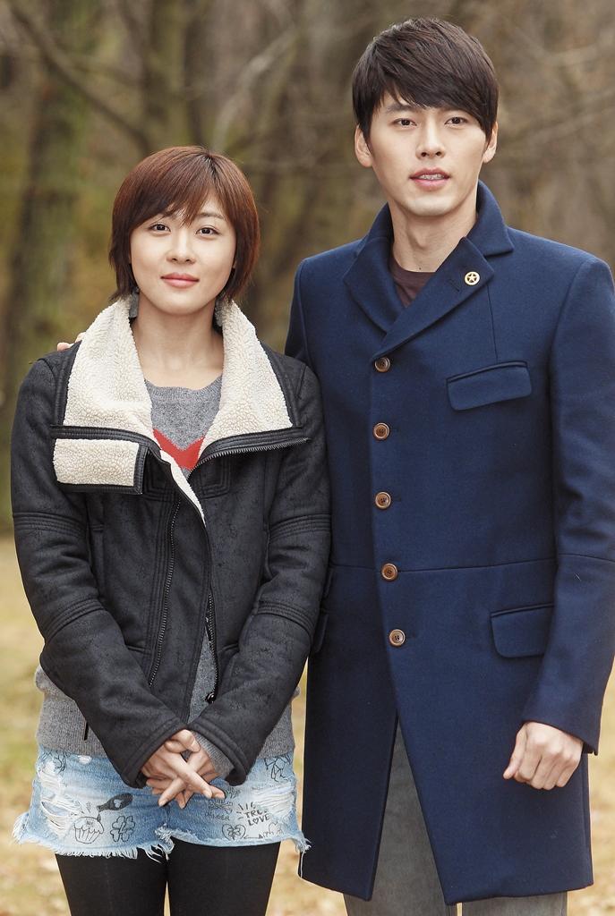 據傳朴槿惠曾以韓劇《祕密花園》中，女主角吉羅琳的名字作為化名，至首爾最豪華的醫美中心Chaum祕密接受手術。圖為《祕密花園》男女主角演員玄彬（右）、河智苑（左）。（東方IC） 