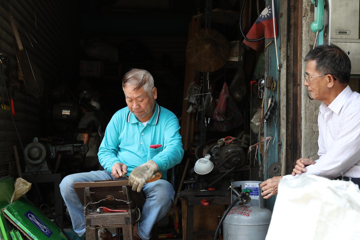 老街仍可見傳統打鐵行業。