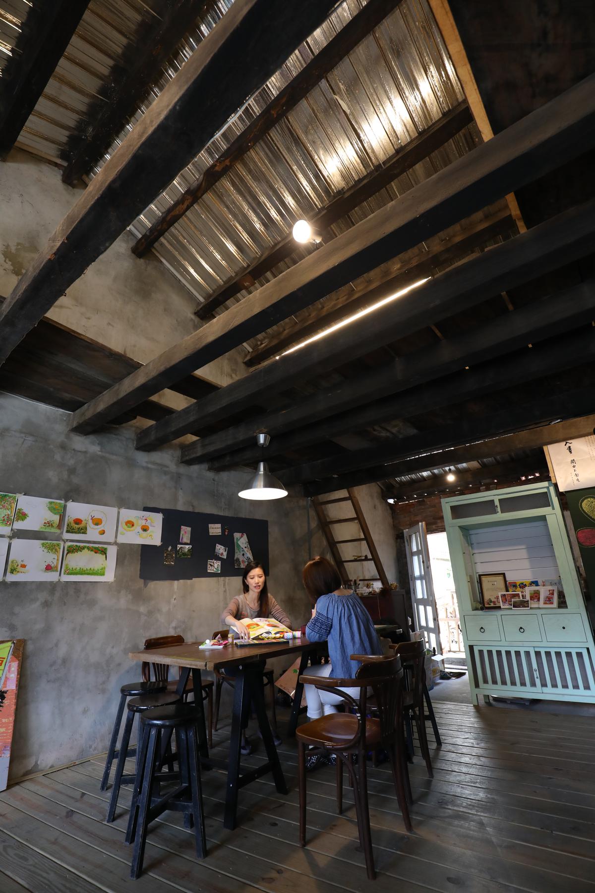 插畫家Emma的「Hi Look」工作室以新舊交疊出設計美學。