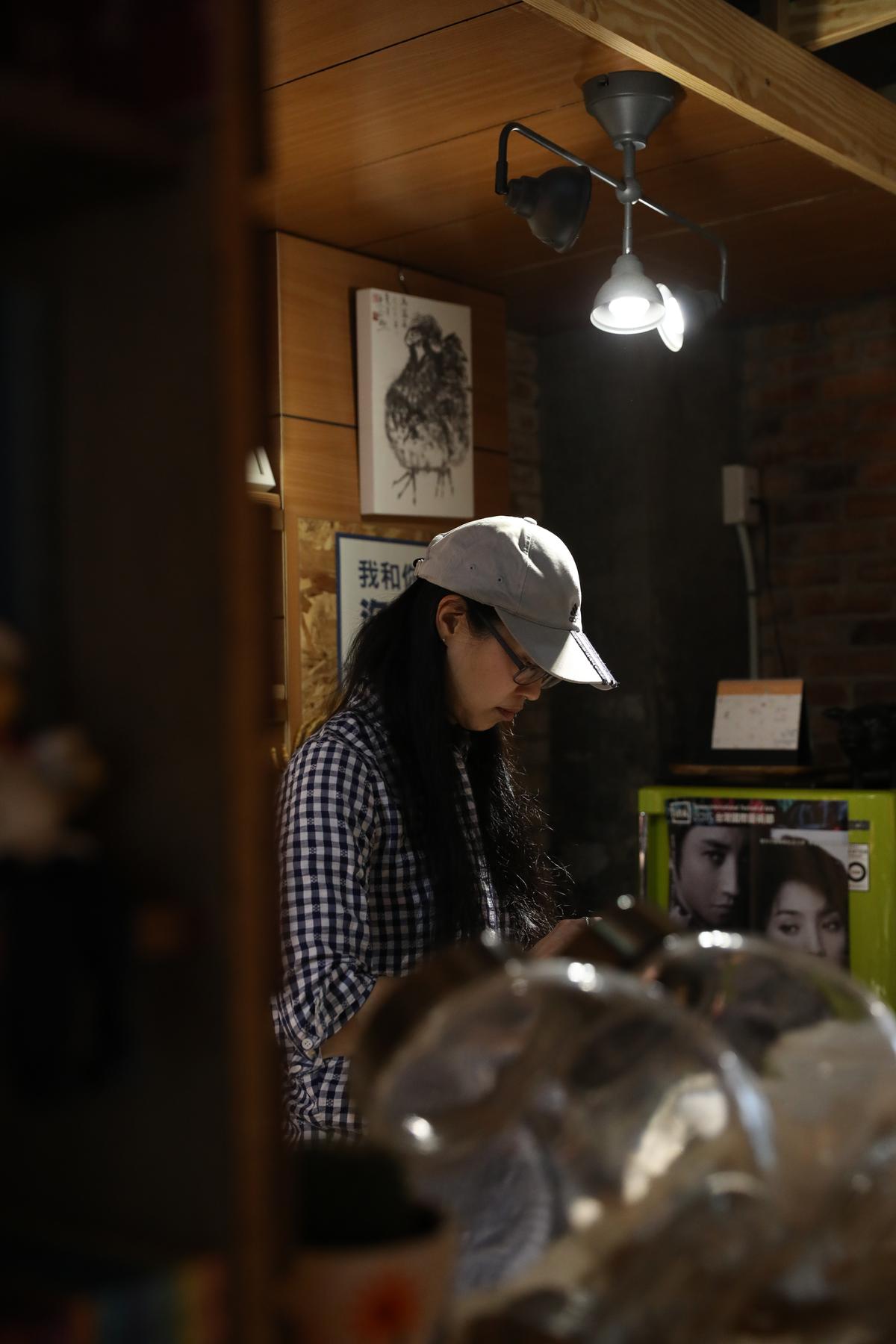 「Dream Theatre 52」女主人馮凌慧利用課餘時間圓夢，打理劇場概念的咖啡館。