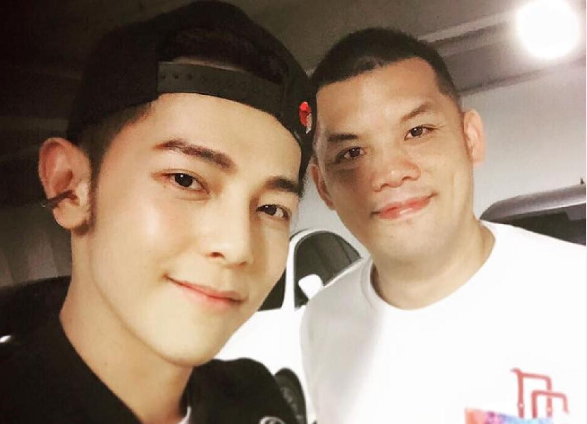 张皓明演出偶像剧《终极一班》中的丑角「金宝三」走红。