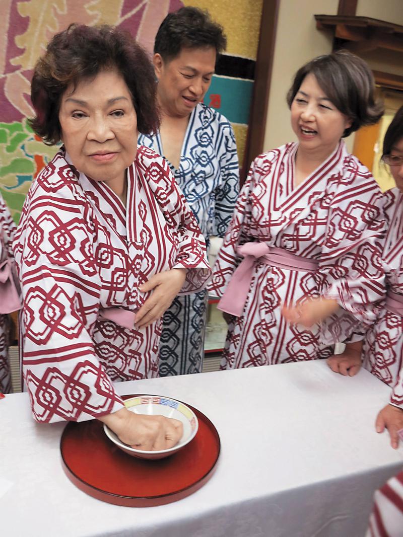 令阿姑最不滿的是,當初覺得張姓獅奶是閨密,結果閨密竟搶她老公,嗆張姓獅奶臉皮比鐵還要厚。(翻攝自李朝永臉書)