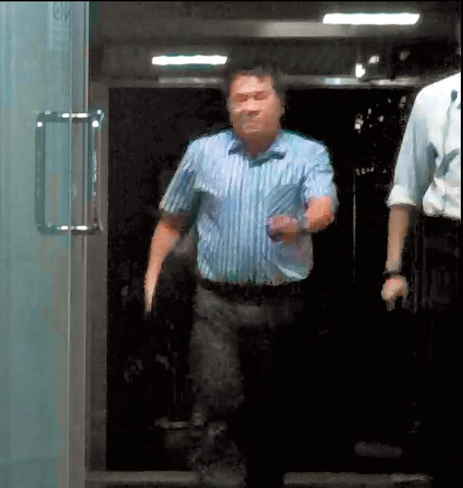 8月28日22:58:56,去年剛假釋出獄的前金管會委員林忠正(圖),也是吳乃仁酒攤的座上賓。