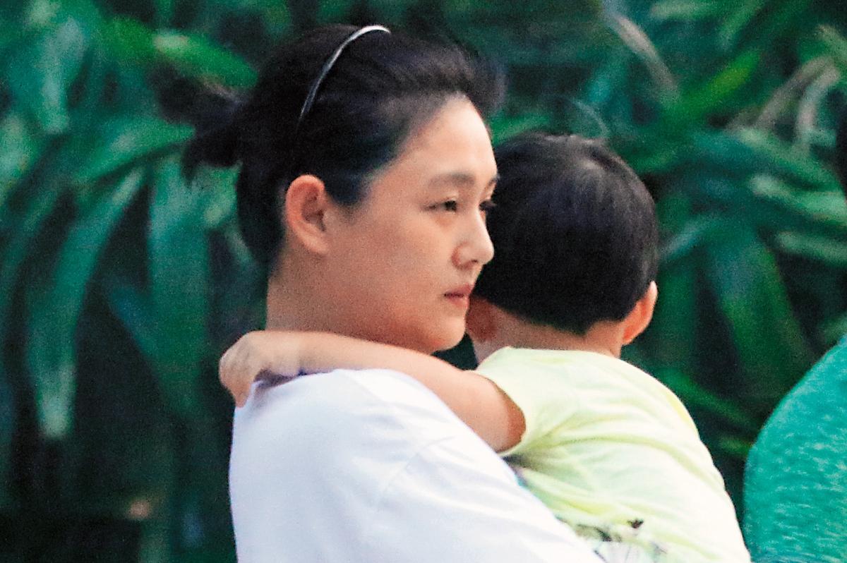 大S隻身帶著一對兒女，汪小菲則是熱心經營他的五星級旅館事業。
