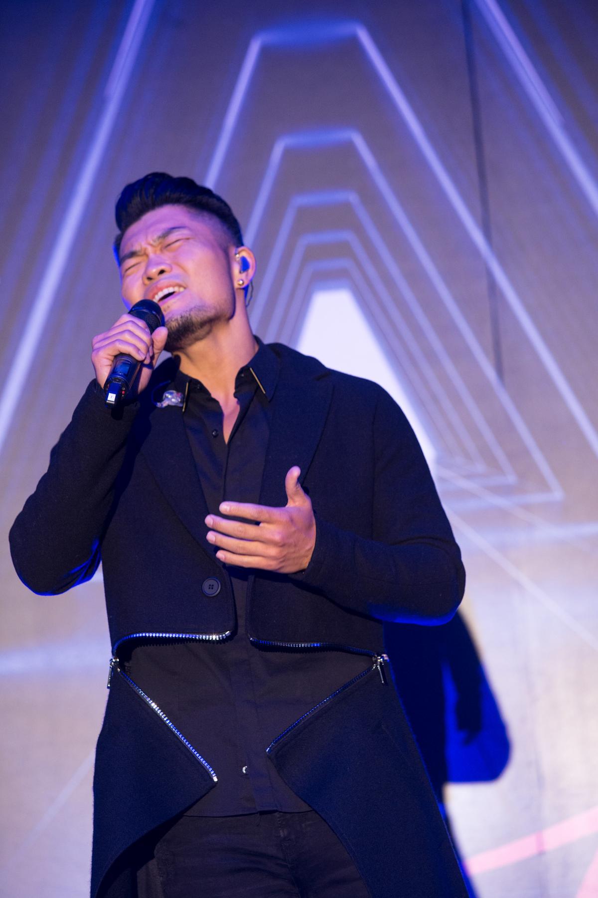 現場演唱的李玖哲展現金曲歌王實力,主打歌〈Will You Remember〉討論度極高。(由你娛樂提供)