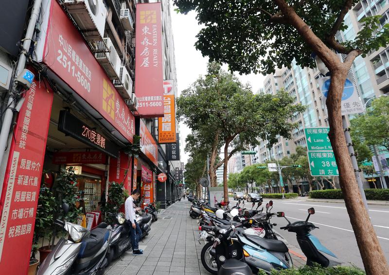 目前房市以自住客為主力，對價格、預算、效用都很計較，房仲賣房也要特別賣力。
