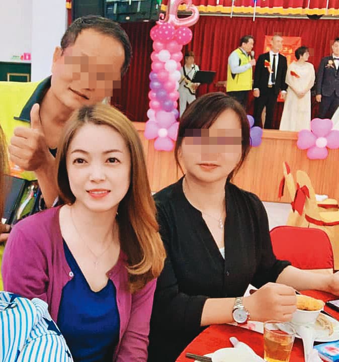 李淑吟常陪王定宇出席各大活動,6日晚上還在臉書貼出和老公跑婚宴攤的同框照留言:「大家都要幸福喔!」(翻攝自李淑吟臉書)